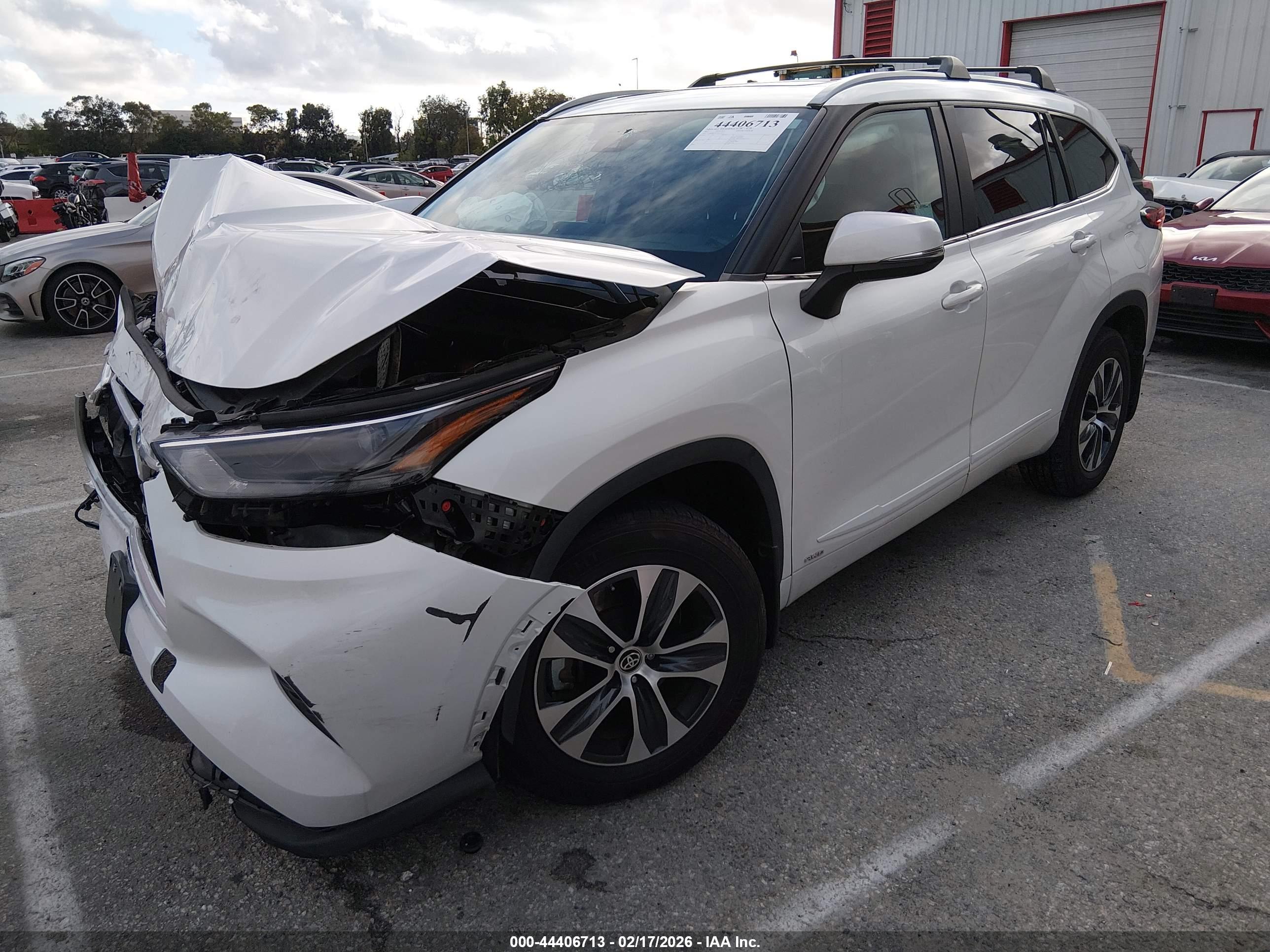 TOYOTA HIGHLANDER image 2