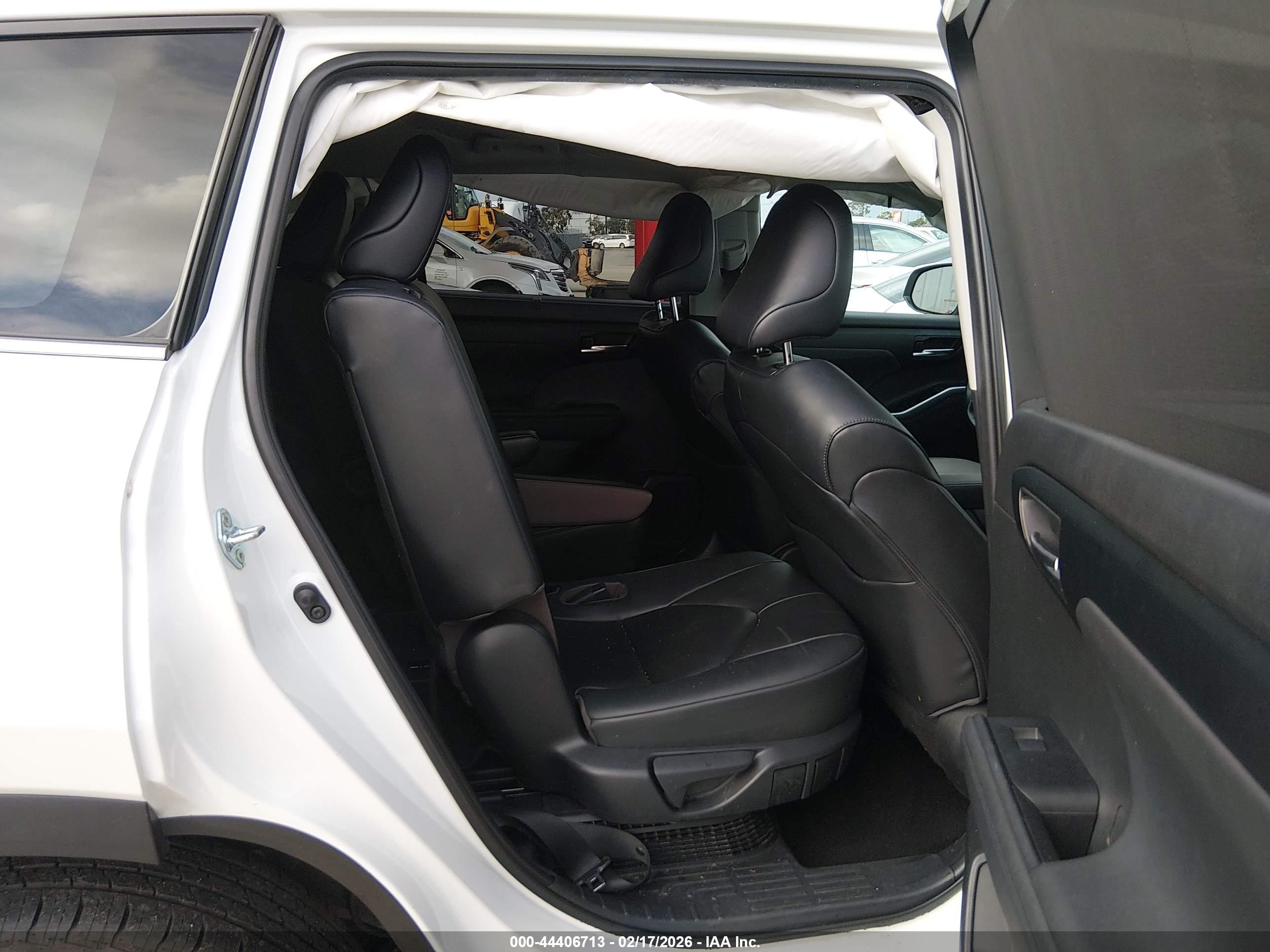 TOYOTA HIGHLANDER image 8