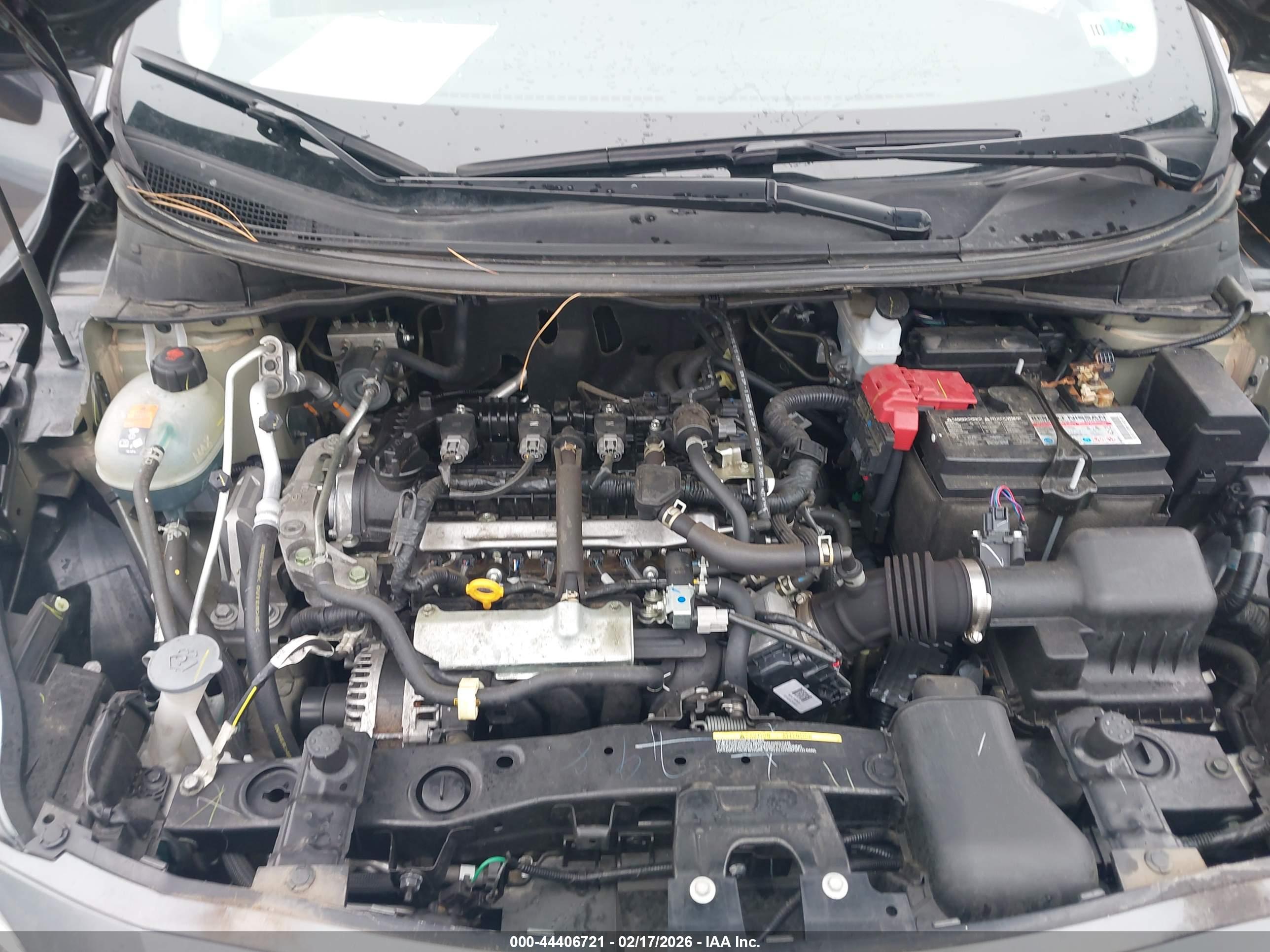 NISSAN VERSA image 10