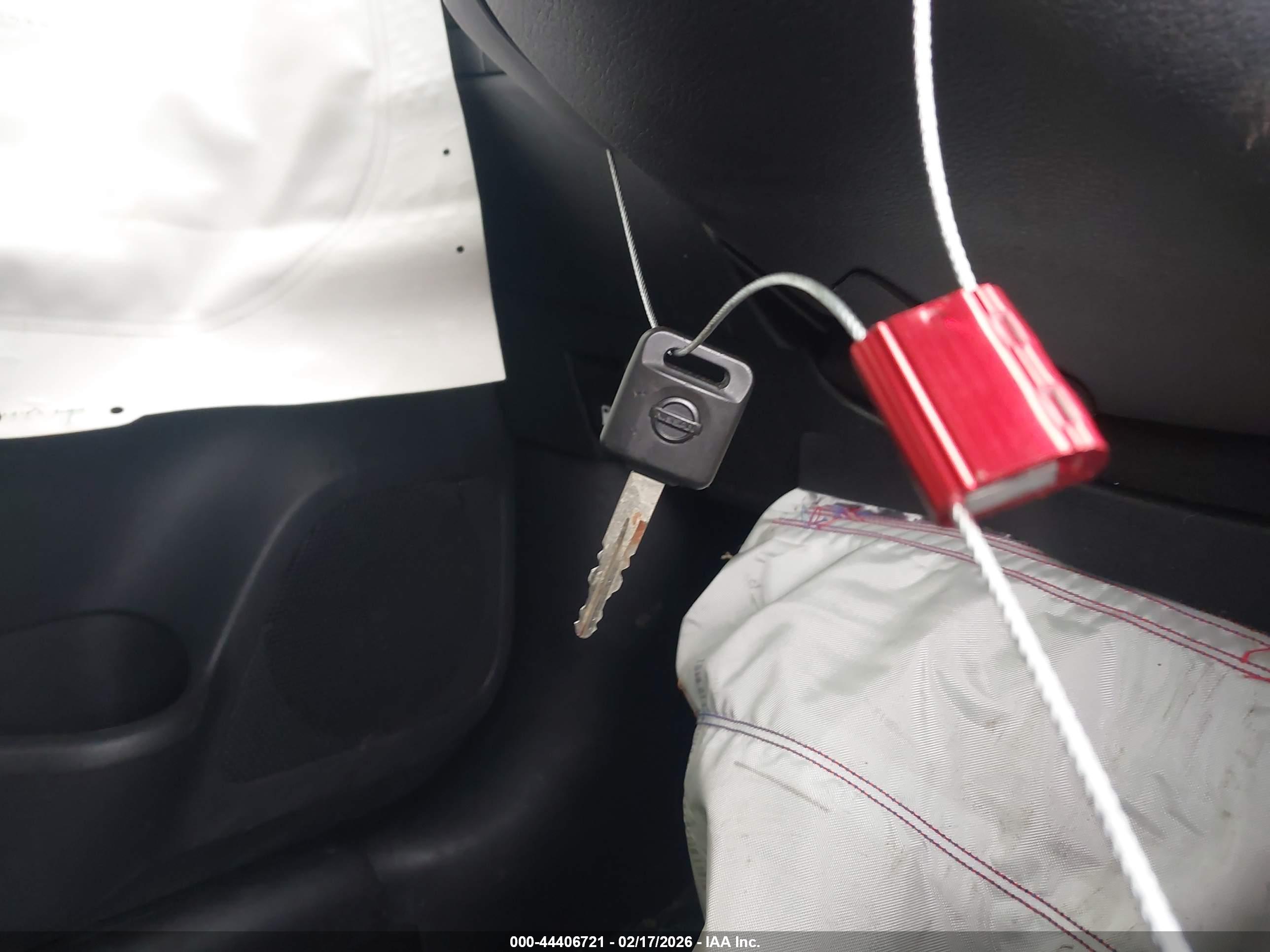 NISSAN VERSA image 11