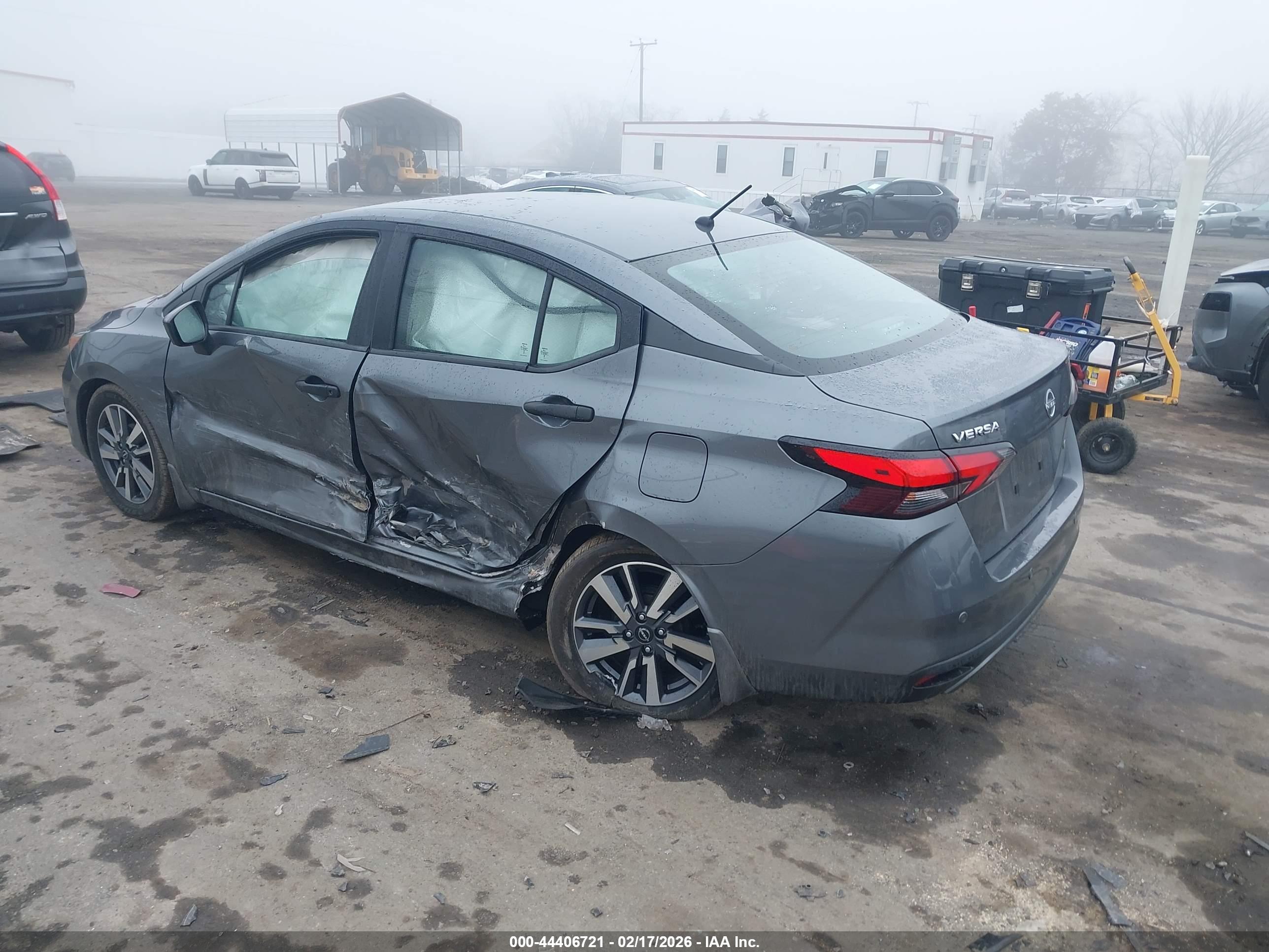 NISSAN VERSA image 3