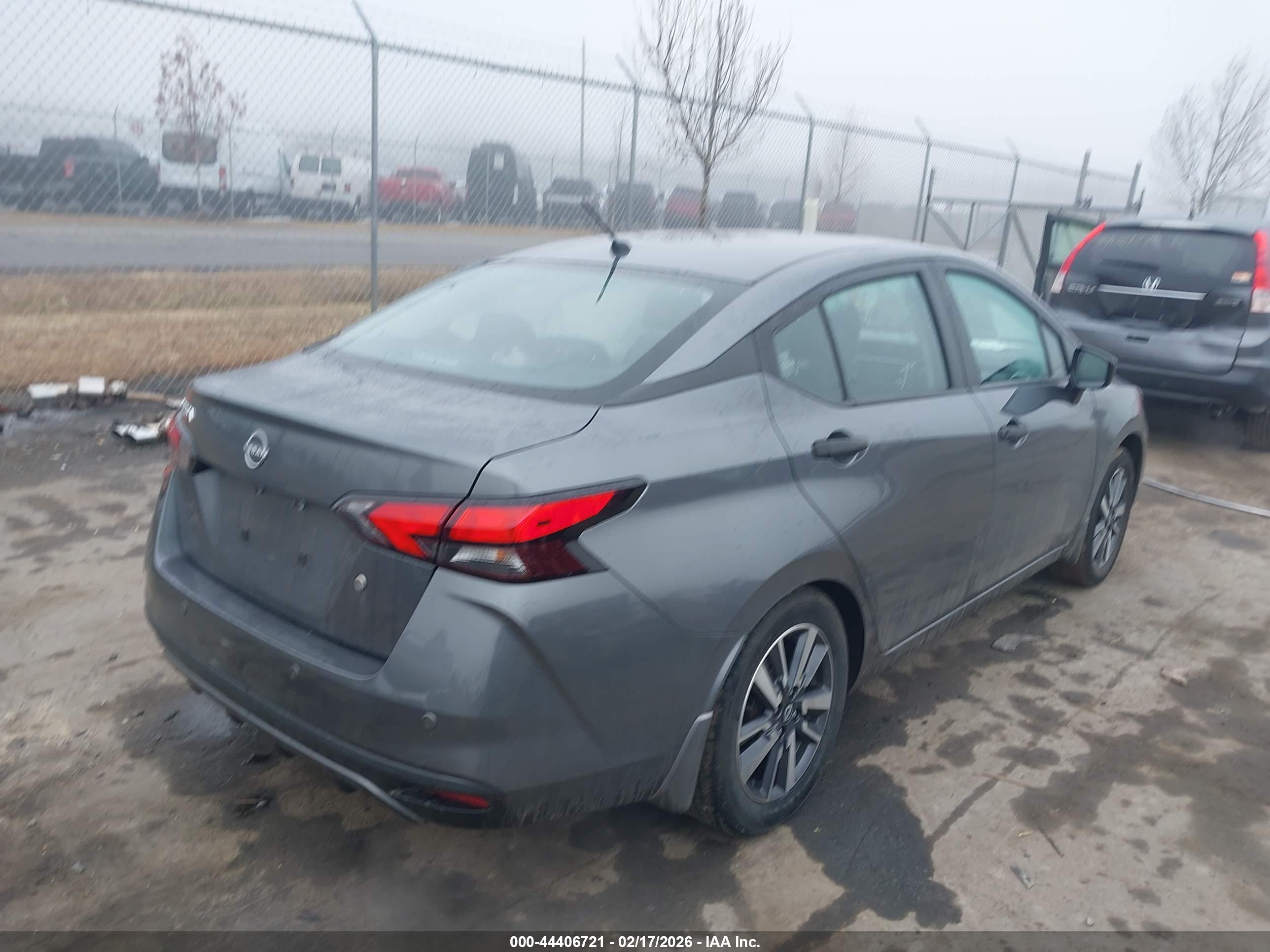 NISSAN VERSA image 4
