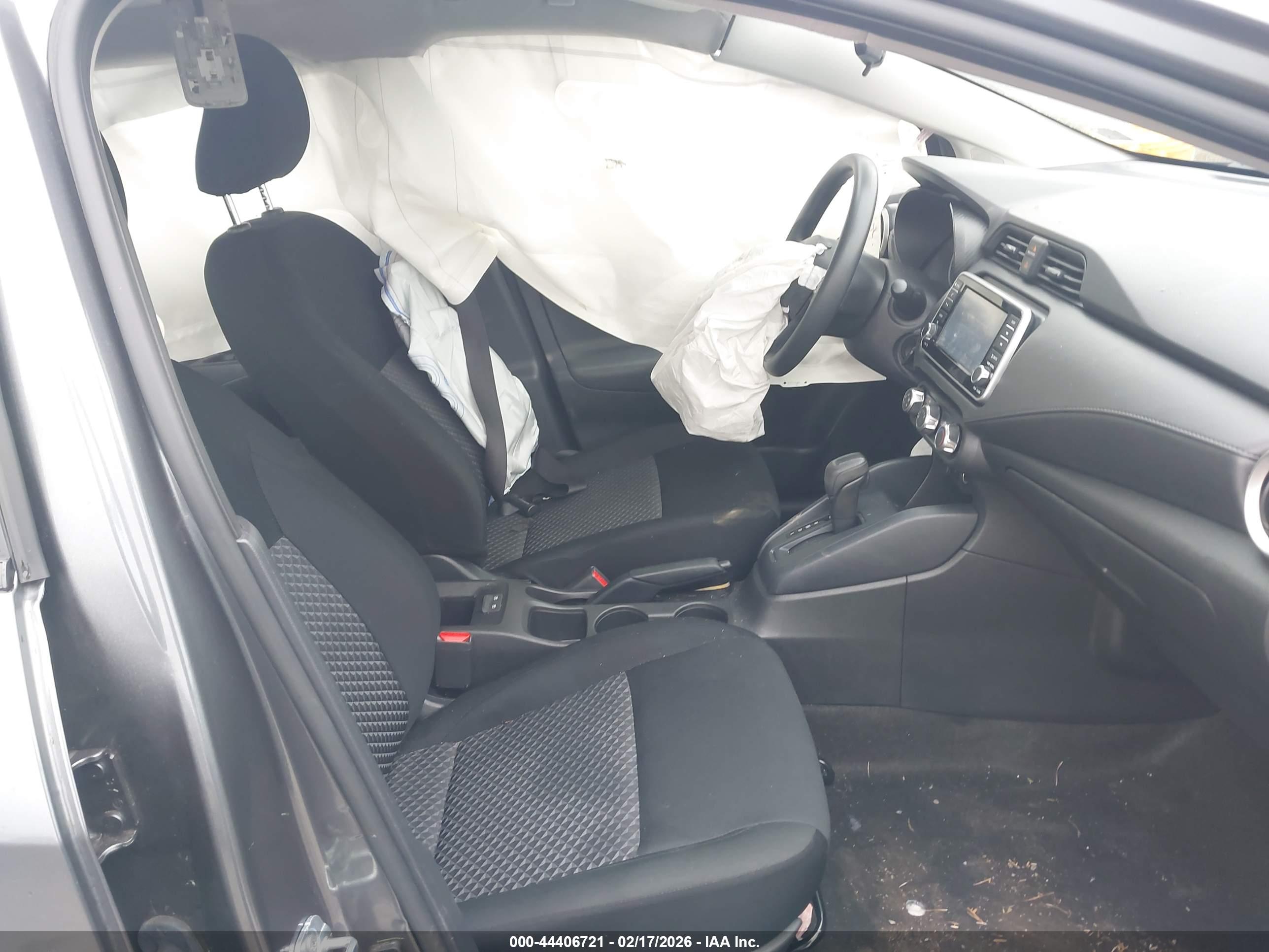 NISSAN VERSA image 5