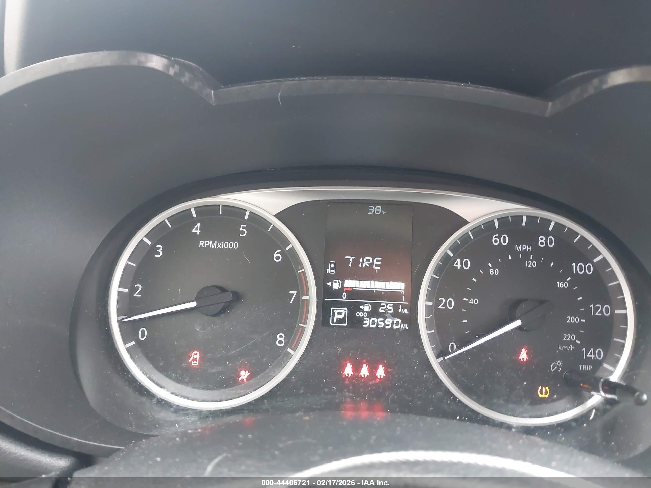 NISSAN VERSA image 7