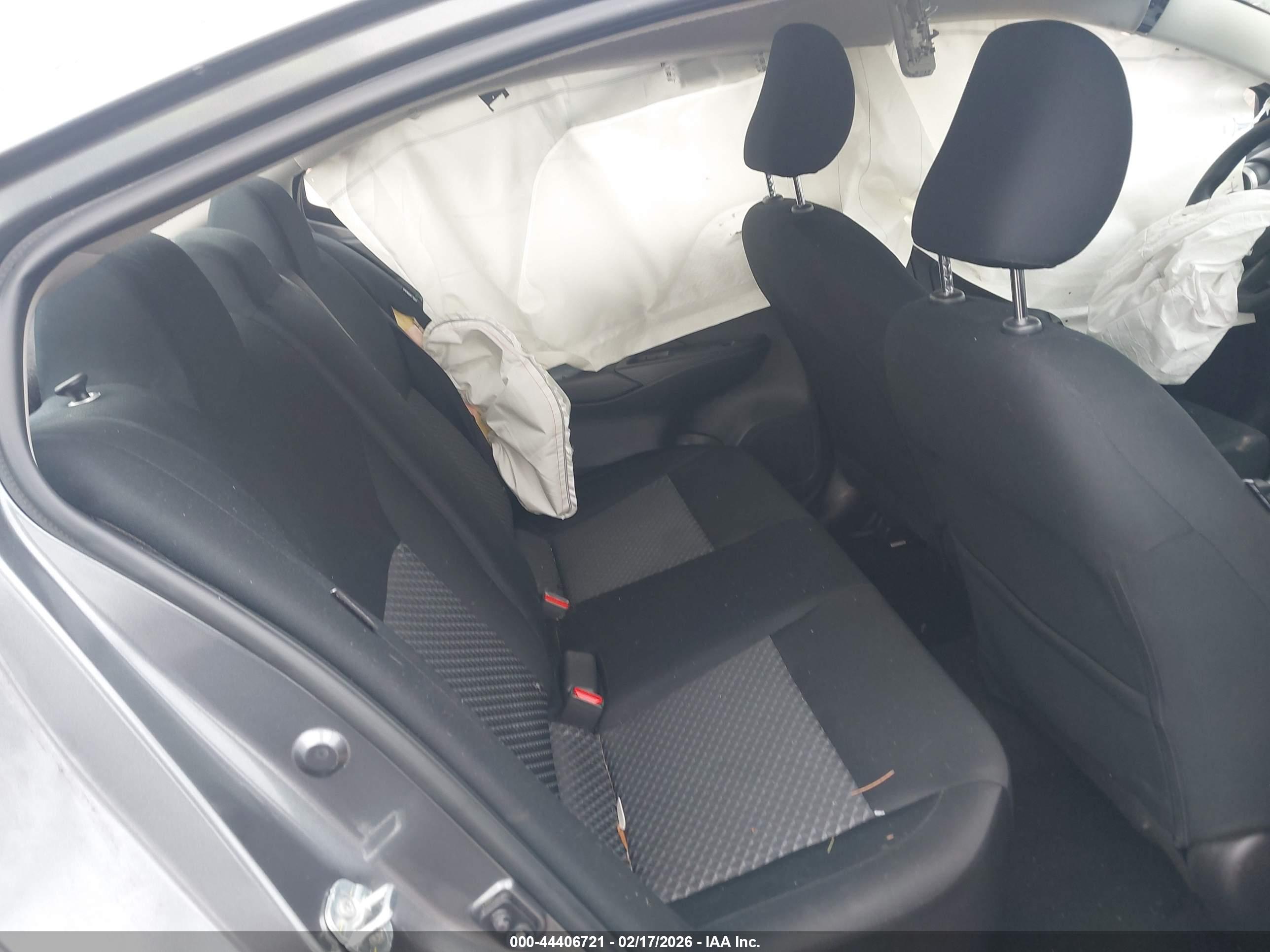 NISSAN VERSA image 8