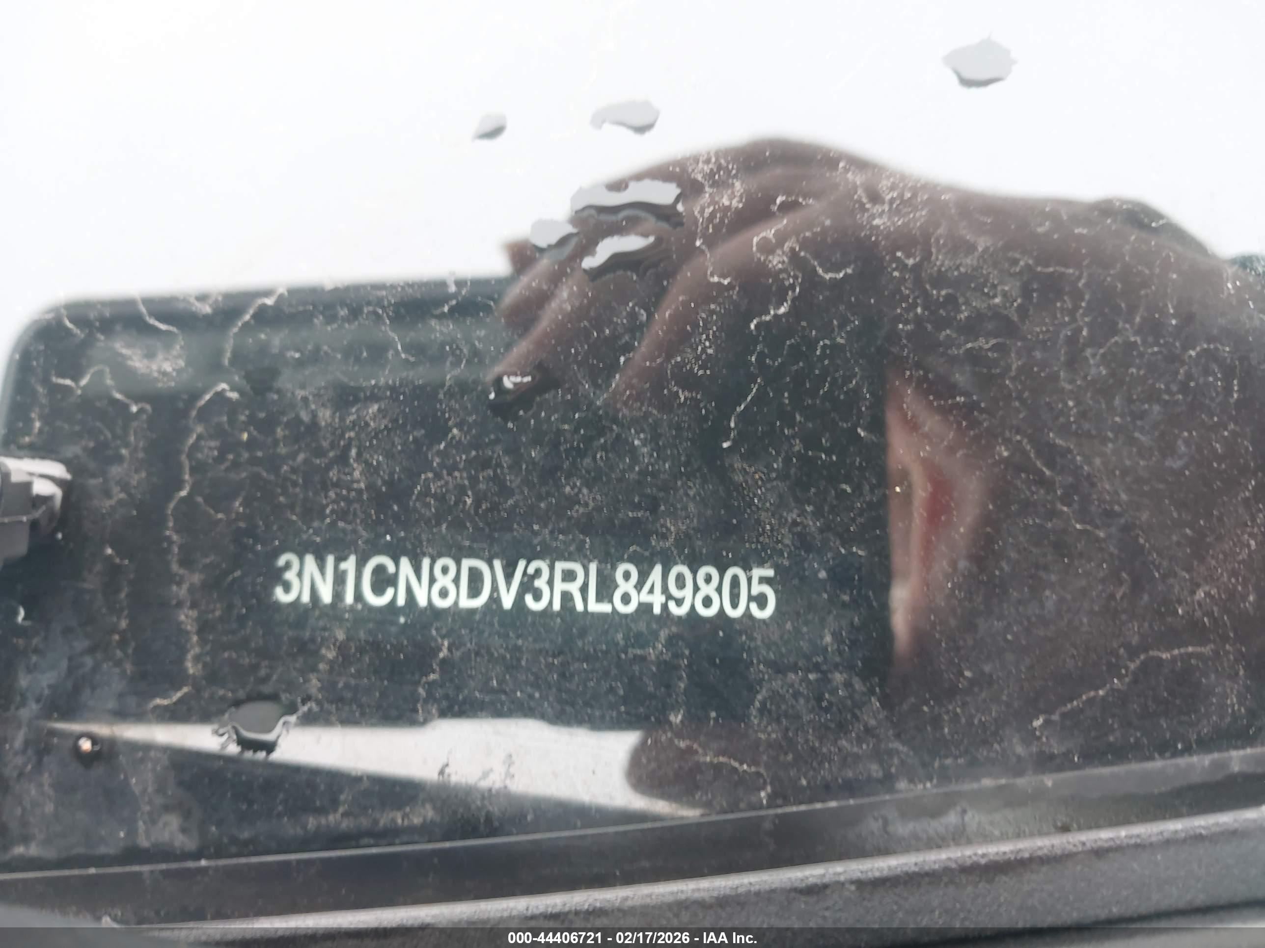 NISSAN VERSA image 9