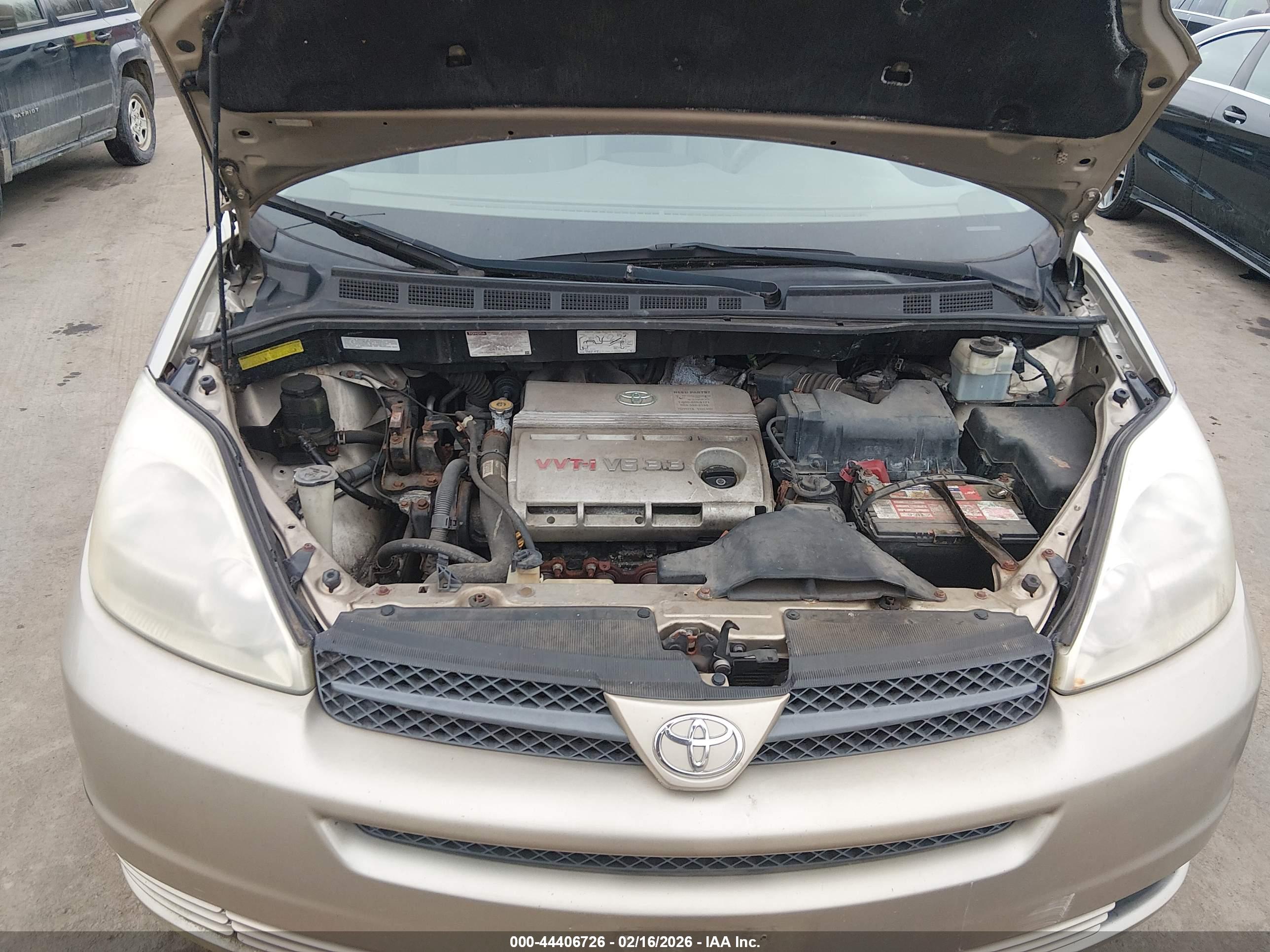 TOYOTA SIENNA image 10