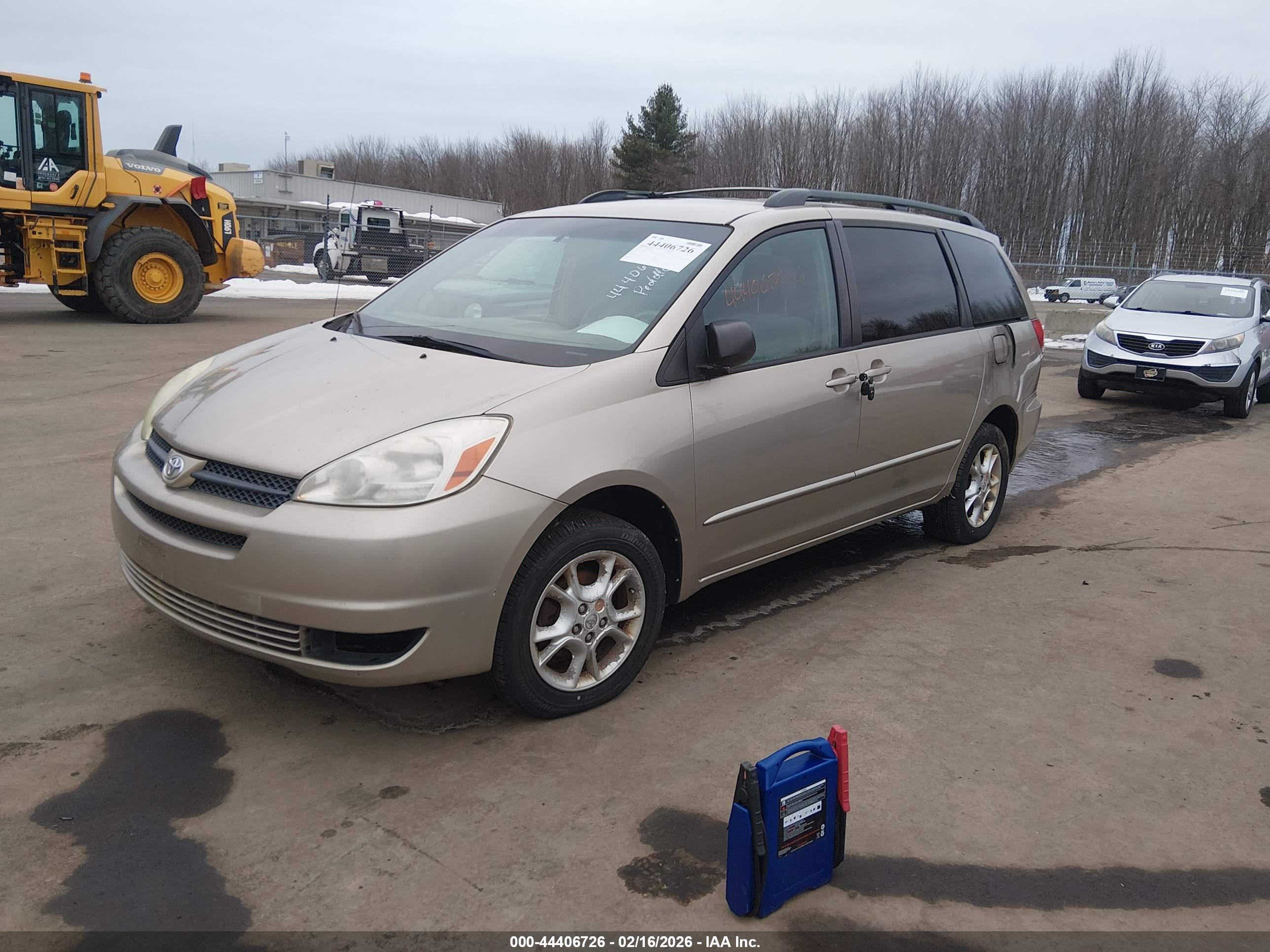 TOYOTA SIENNA image 2