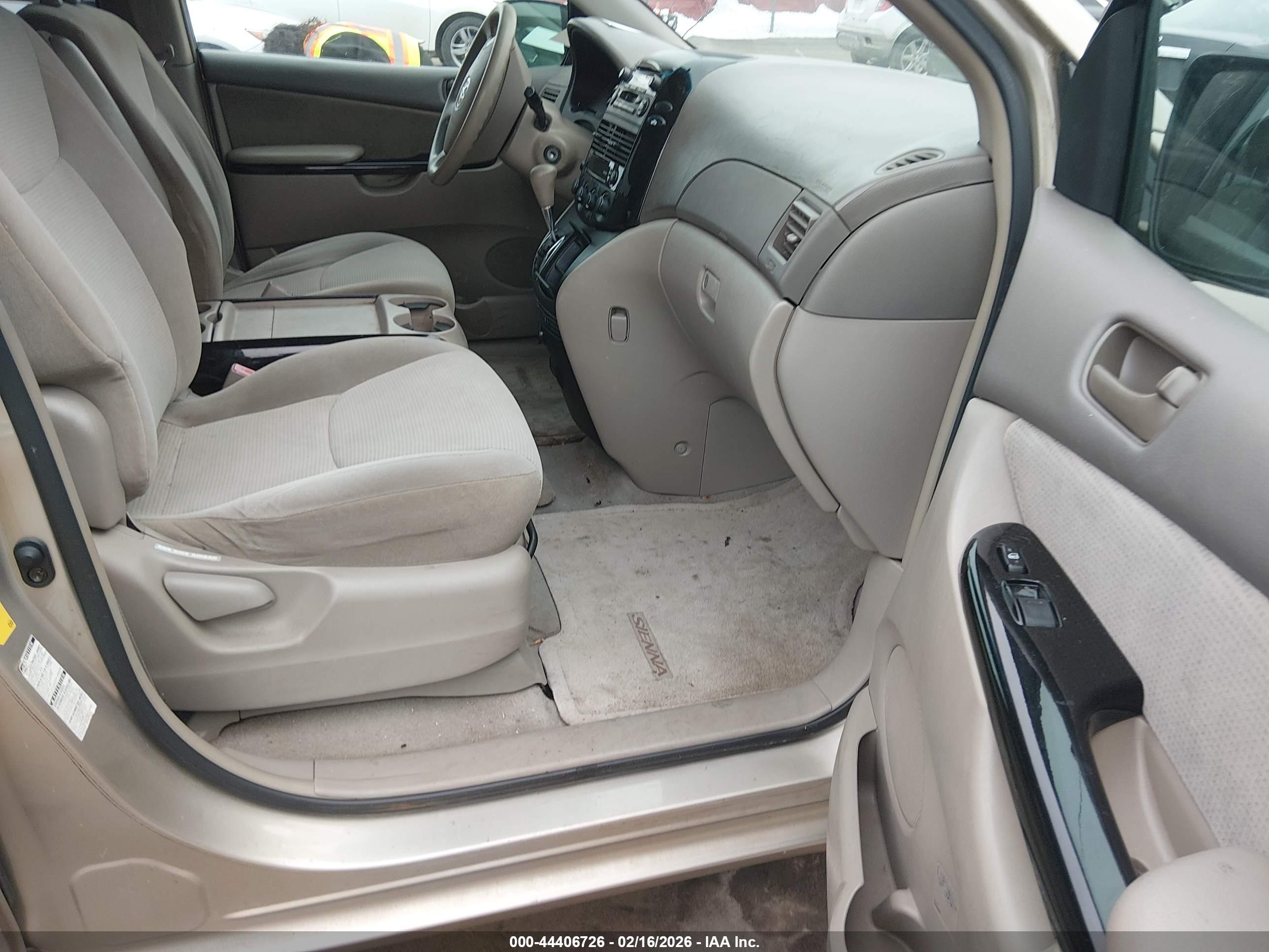 TOYOTA SIENNA image 5