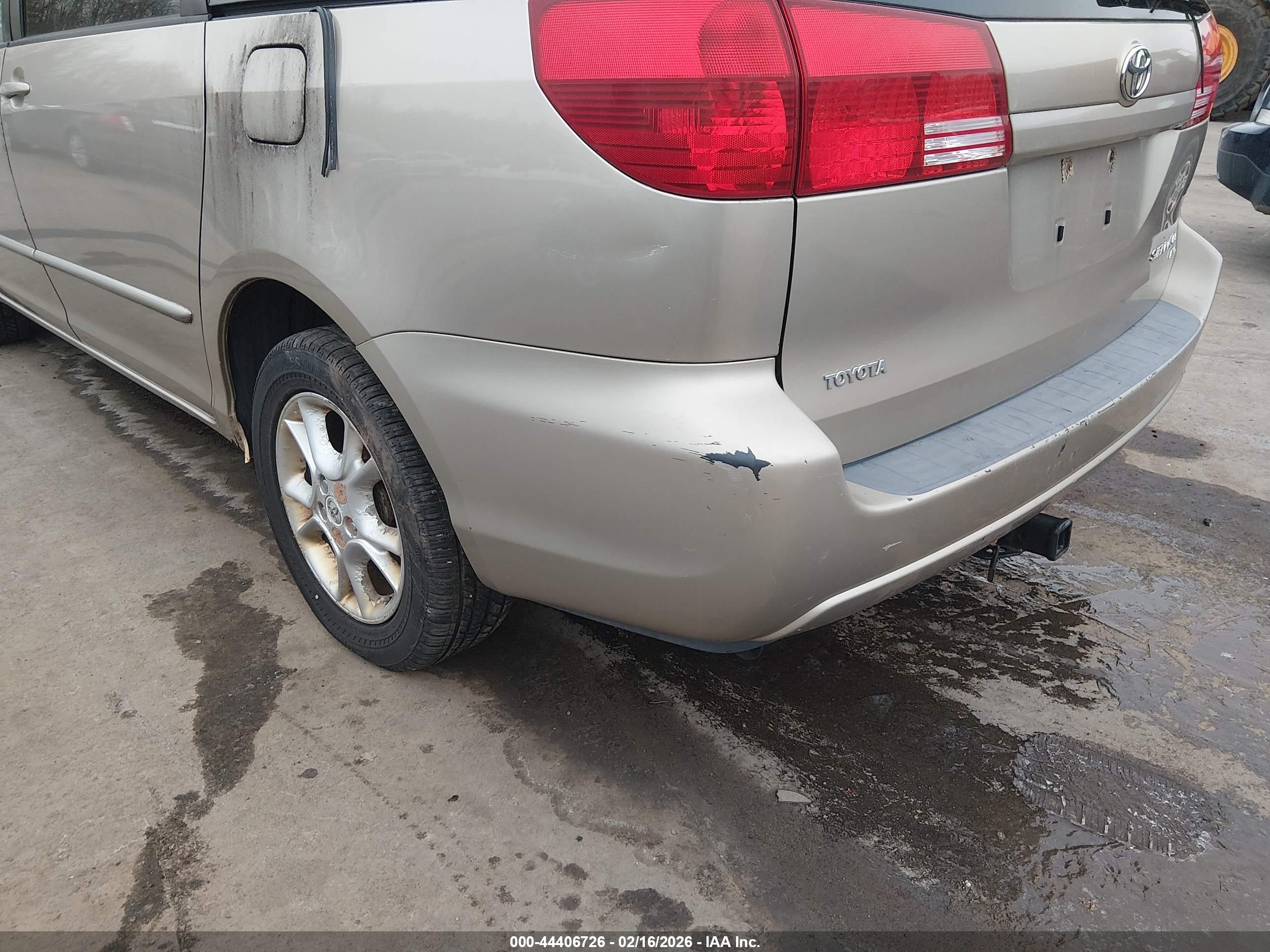 TOYOTA SIENNA image 6