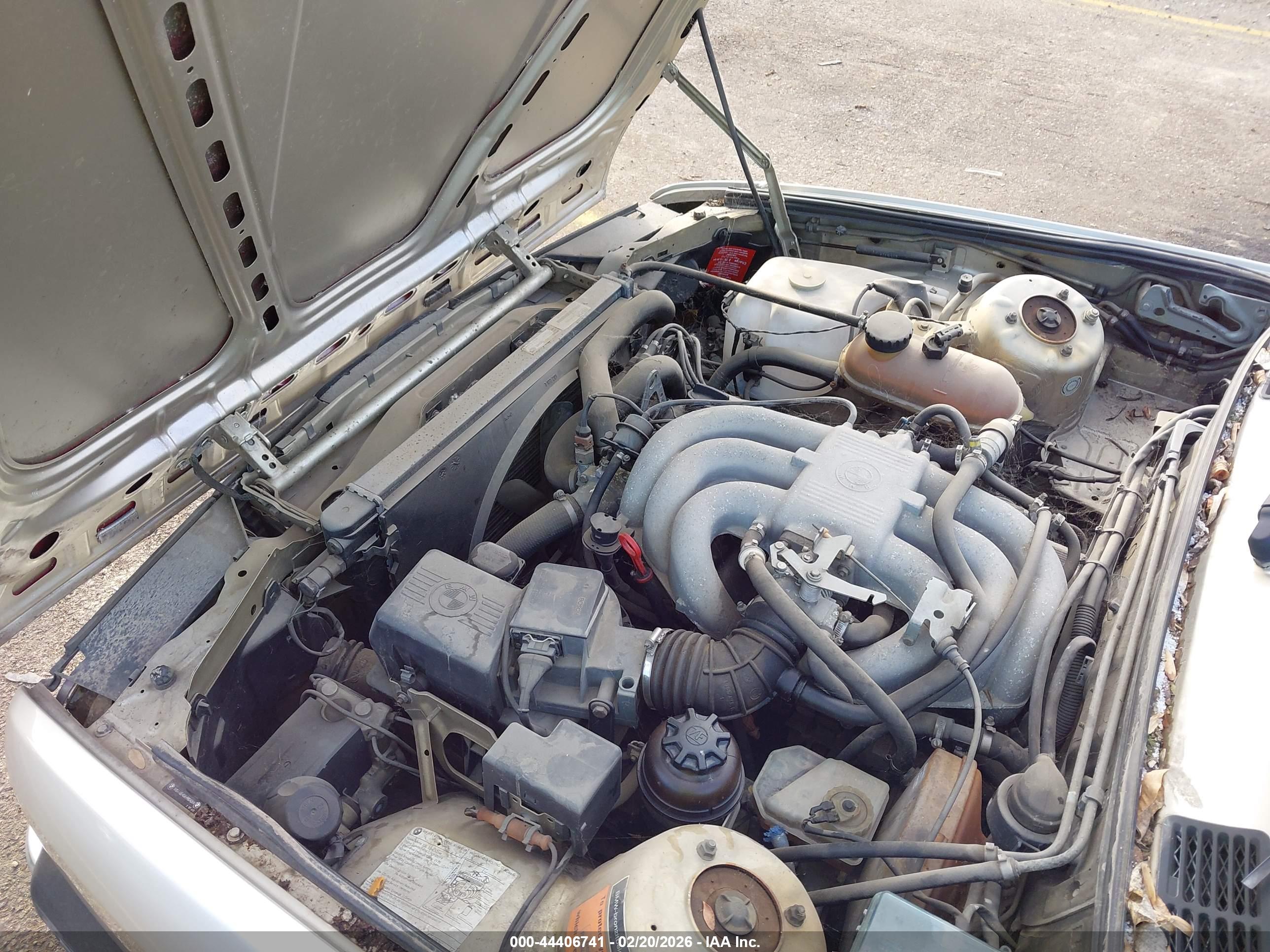 BMW 325 image 10