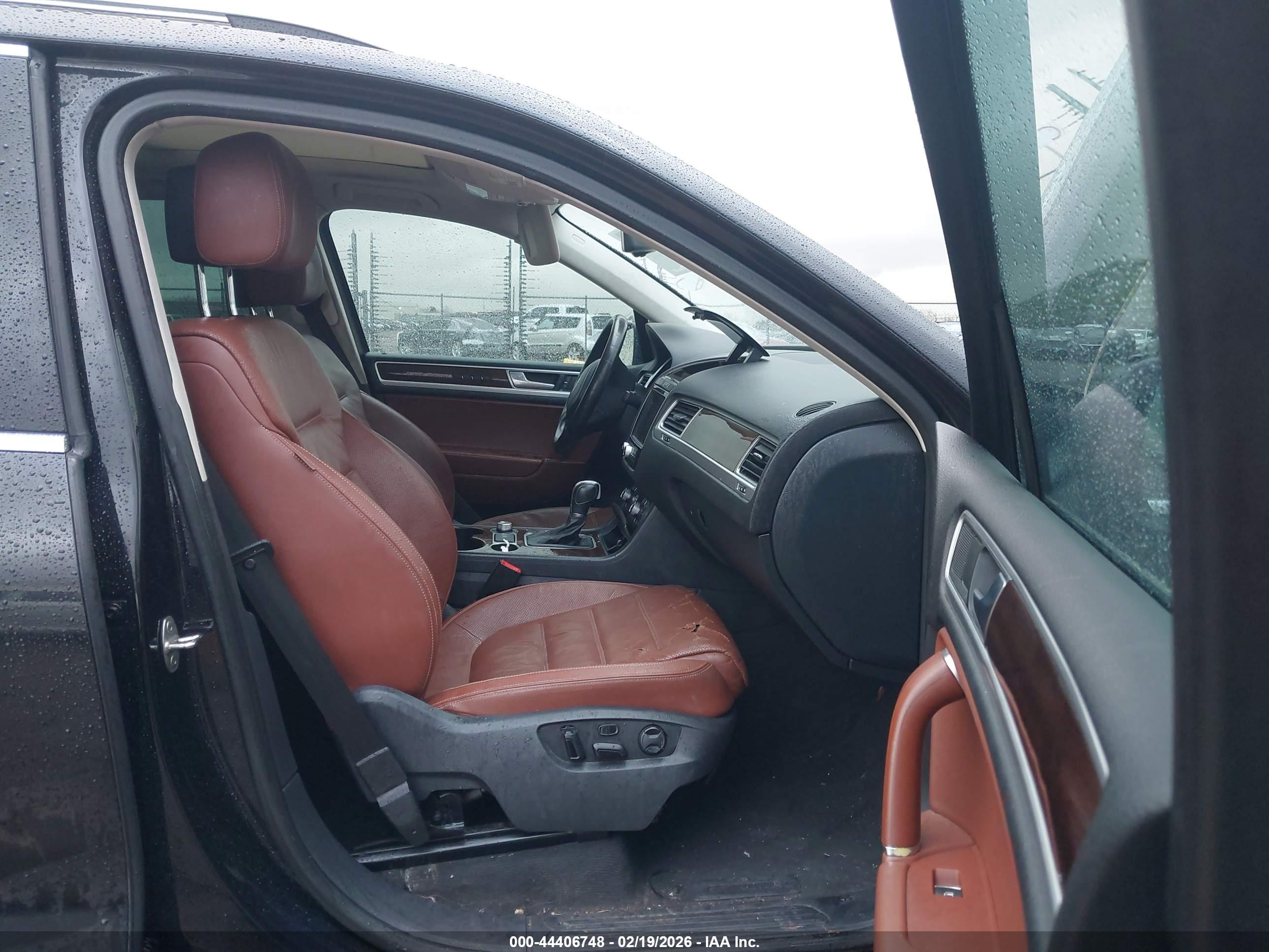 VOLKSWAGEN TOUAREG image 5