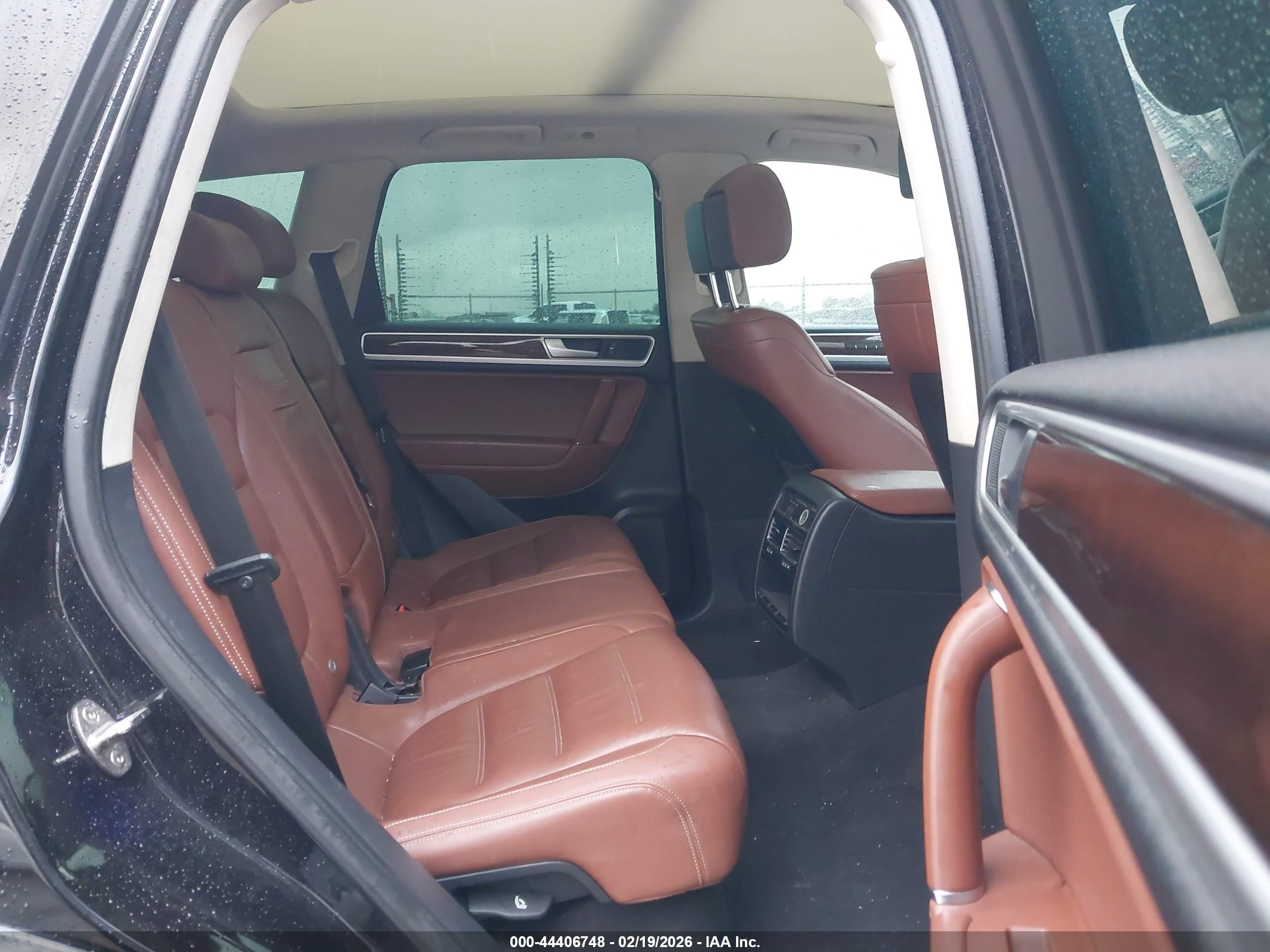 VOLKSWAGEN TOUAREG image 8