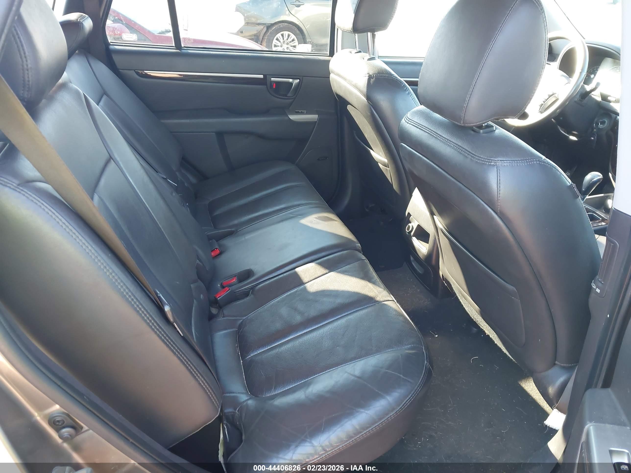 HYUNDAI SANTA image 8