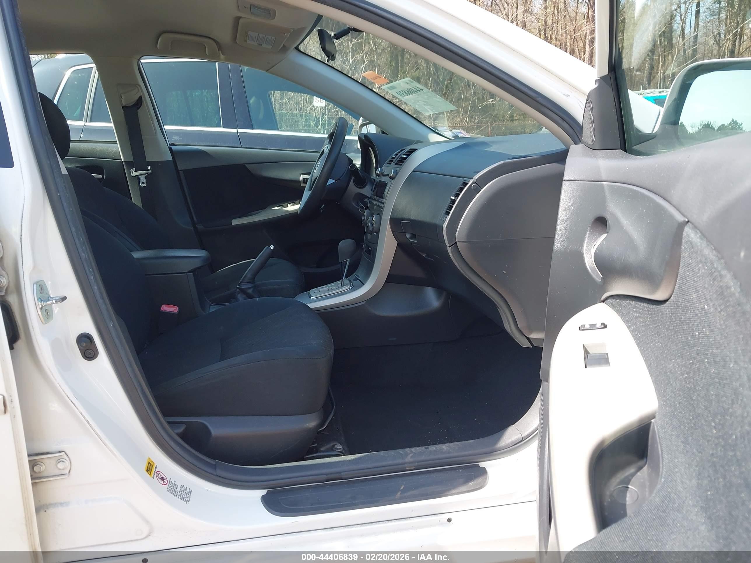 TOYOTA COROLLA image 5