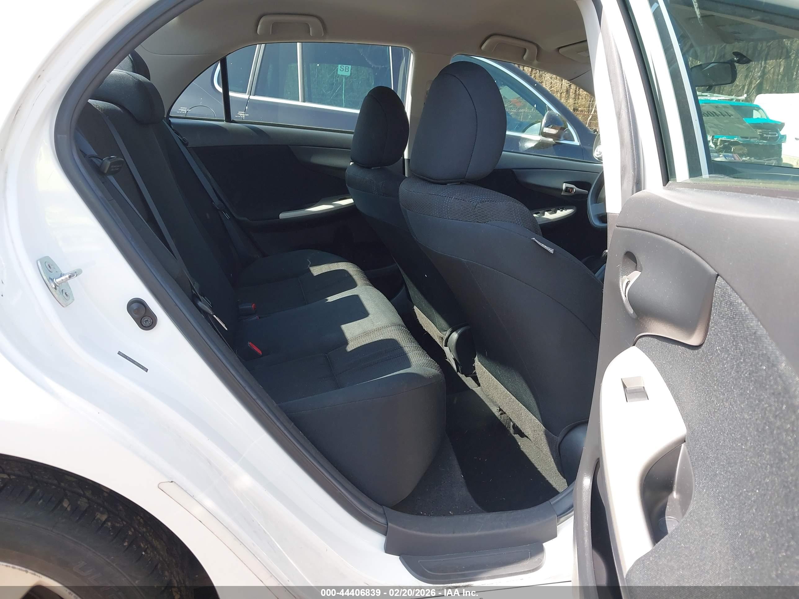 TOYOTA COROLLA image 8