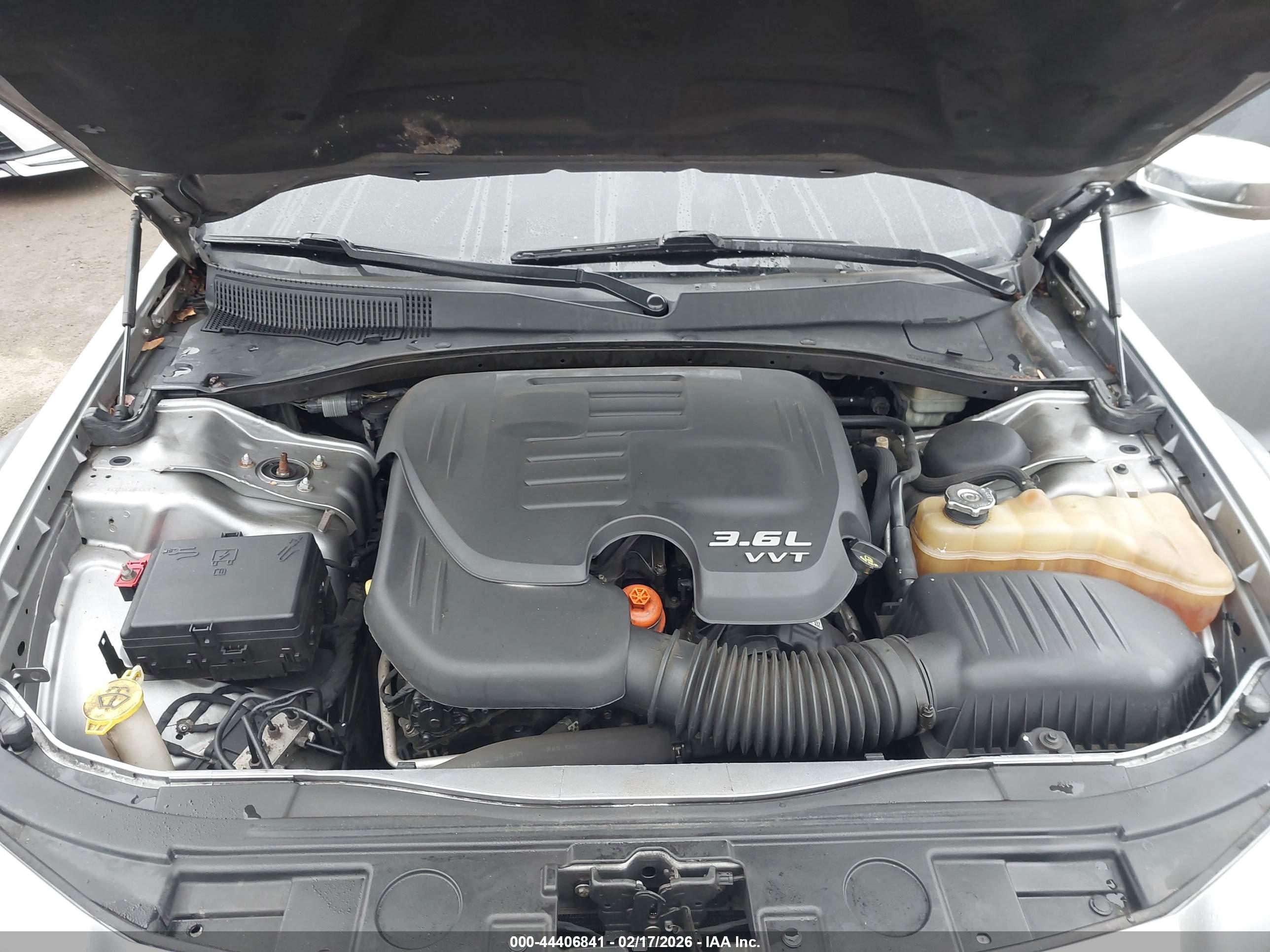 CHRYSLER 300 image 10
