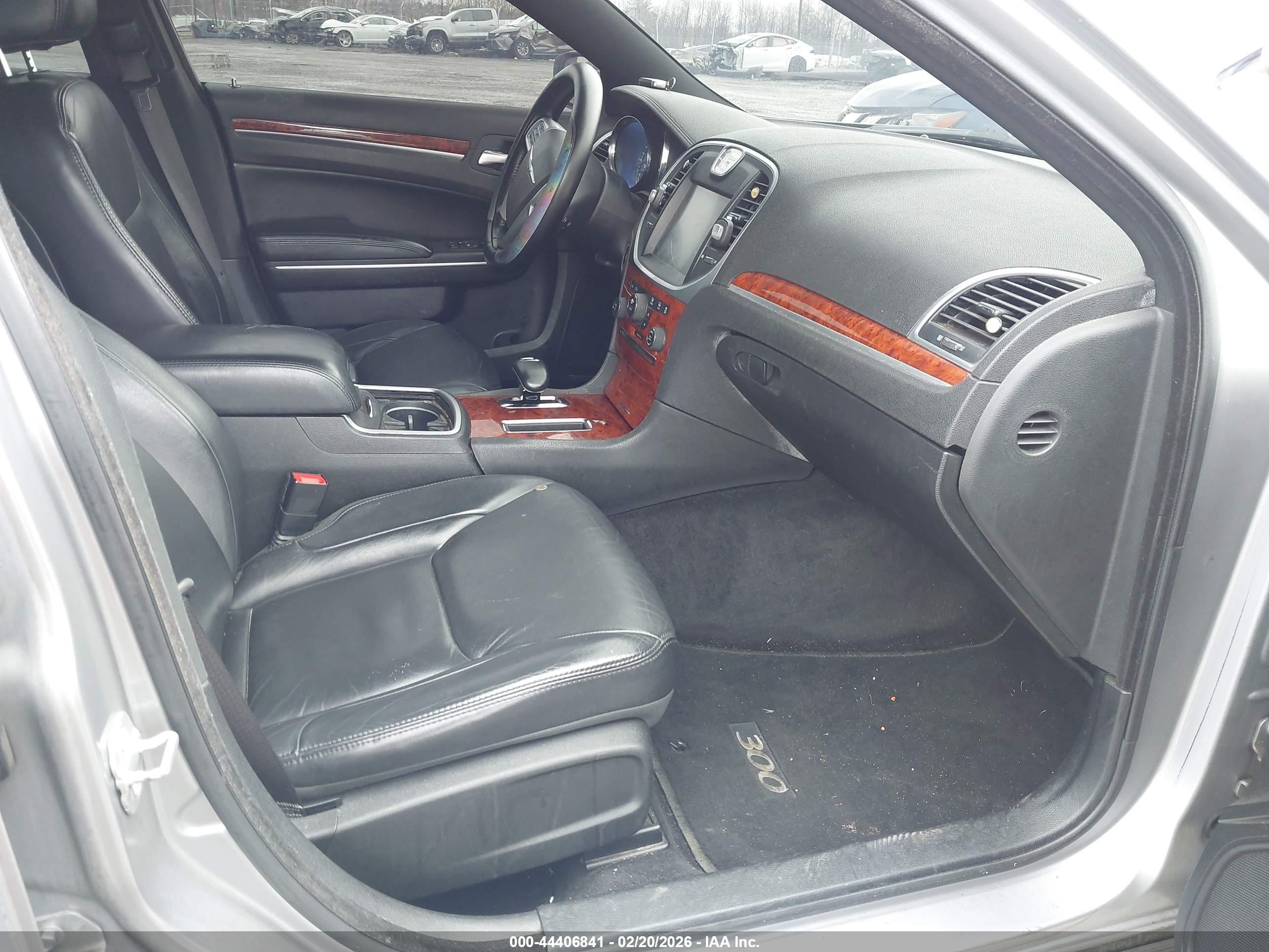 CHRYSLER 300 image 5