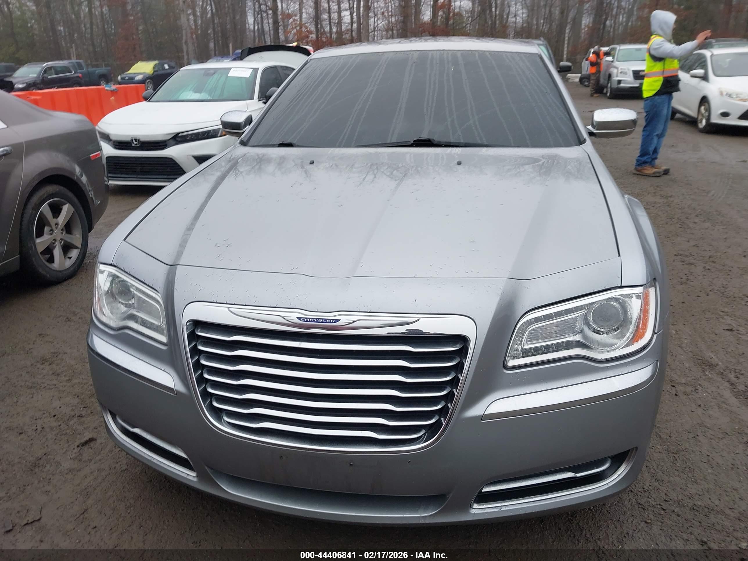 CHRYSLER 300 image 6
