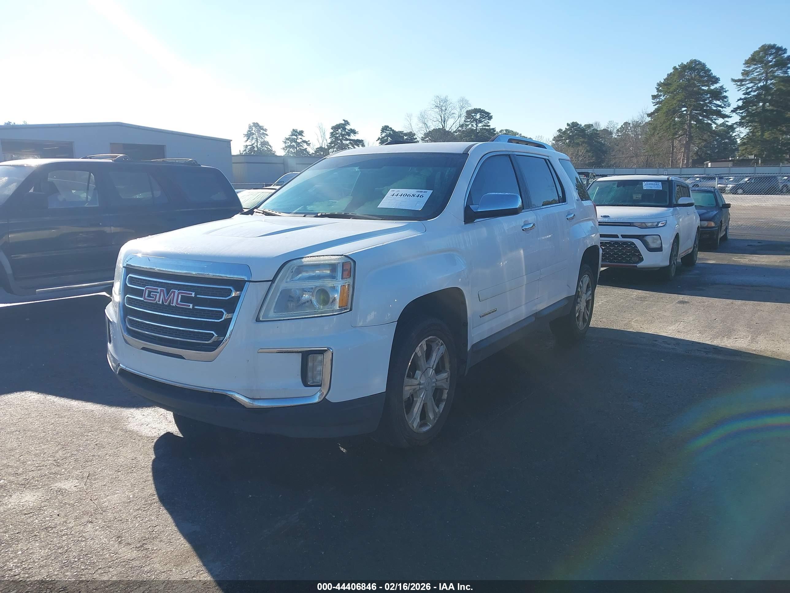 GMC TERRAIN image 2