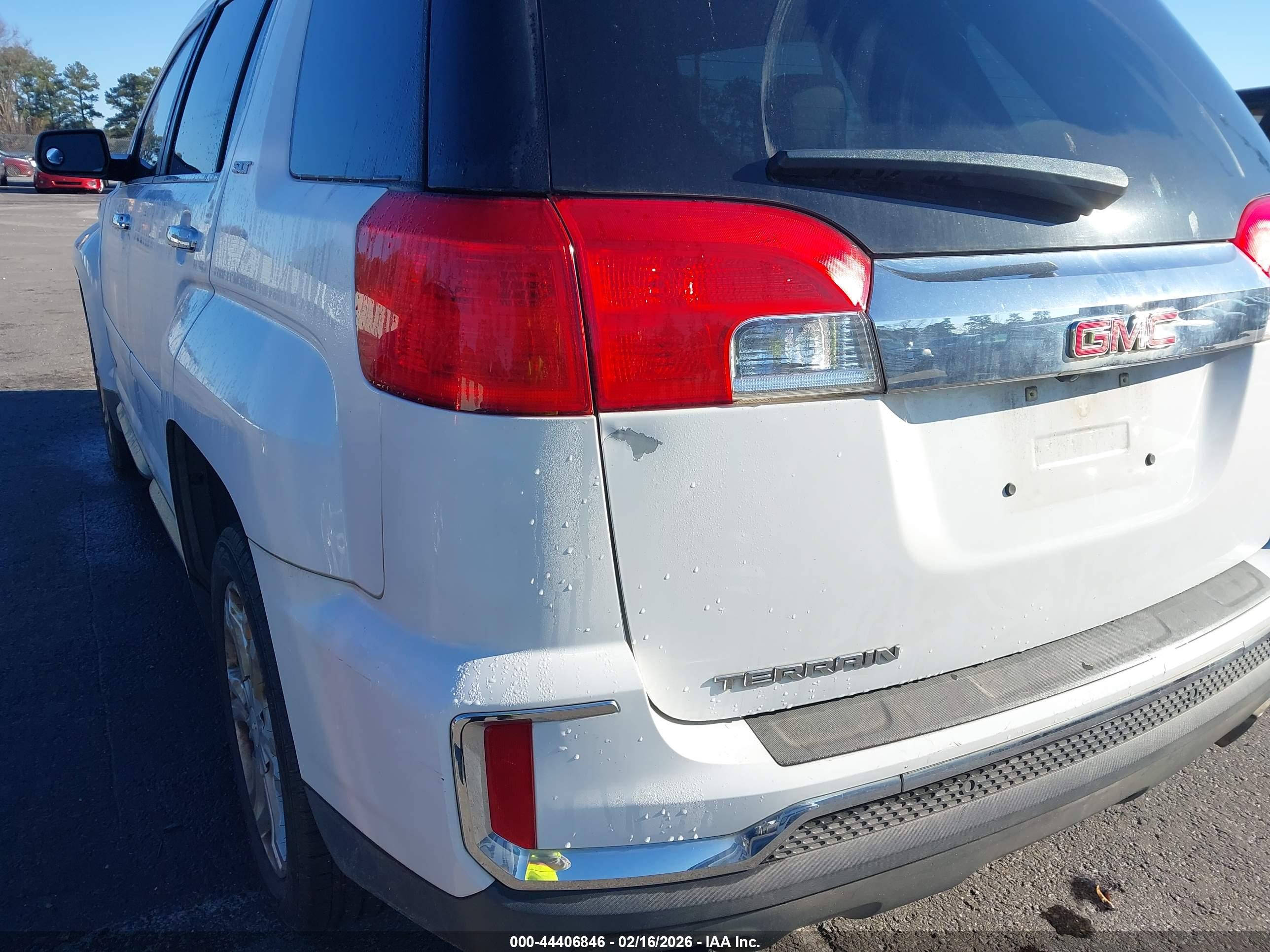GMC TERRAIN image 6