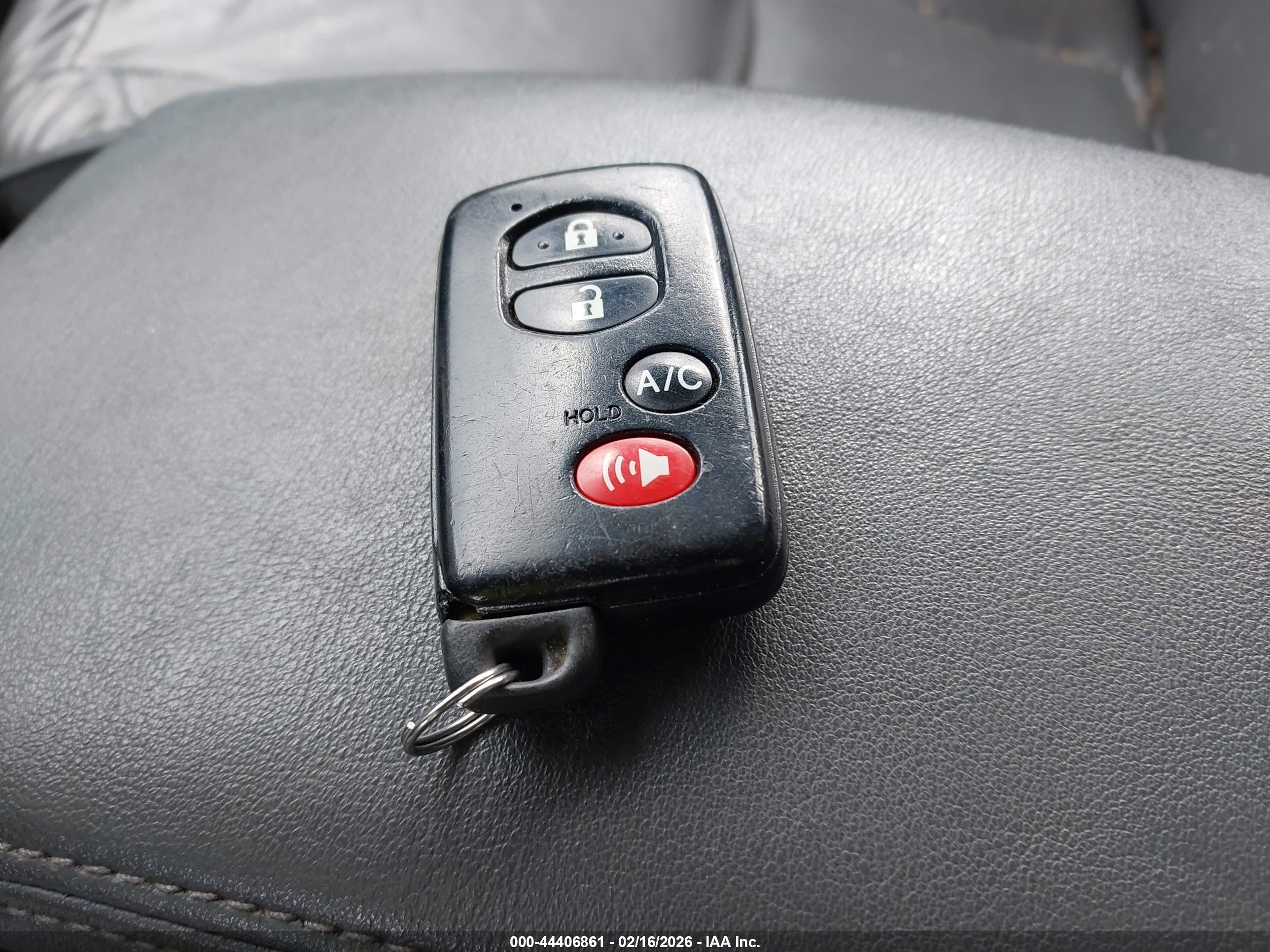 TOYOTA PRIUS image 11