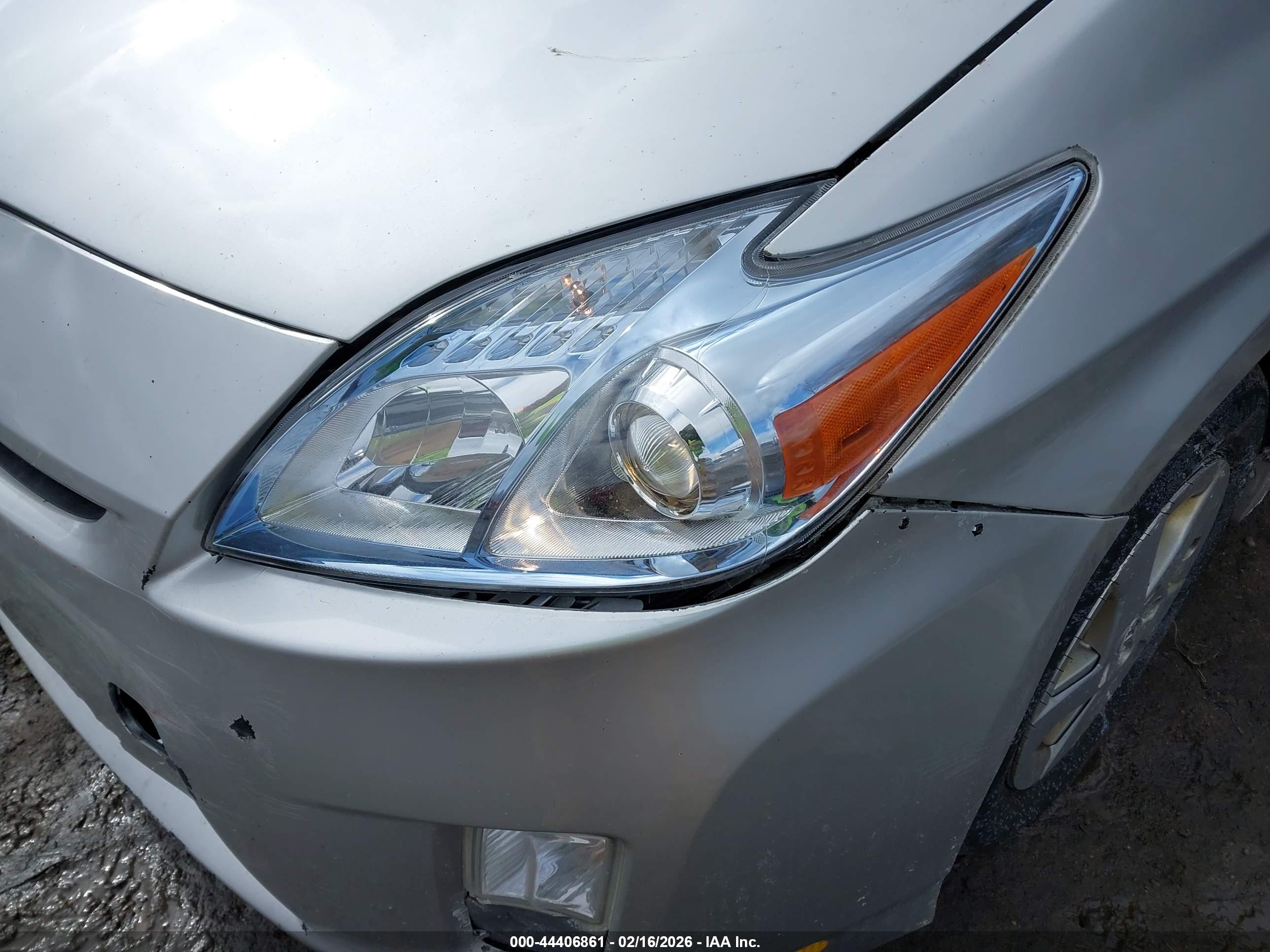 TOYOTA PRIUS image 6
