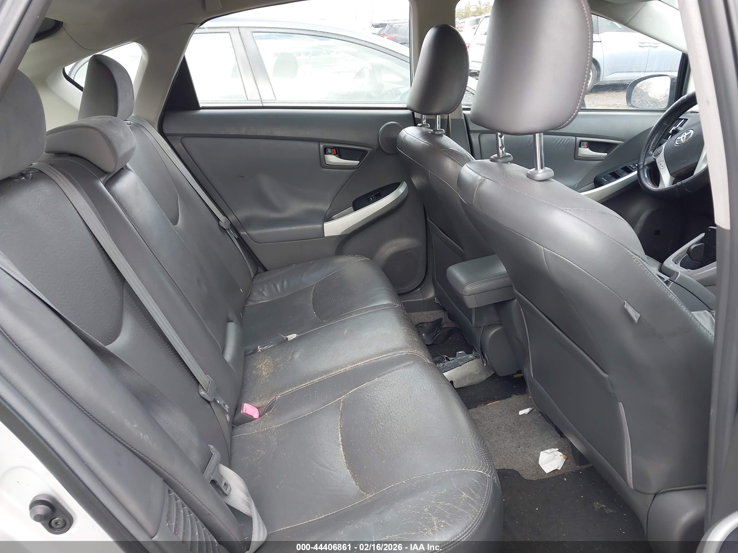 TOYOTA PRIUS image 8