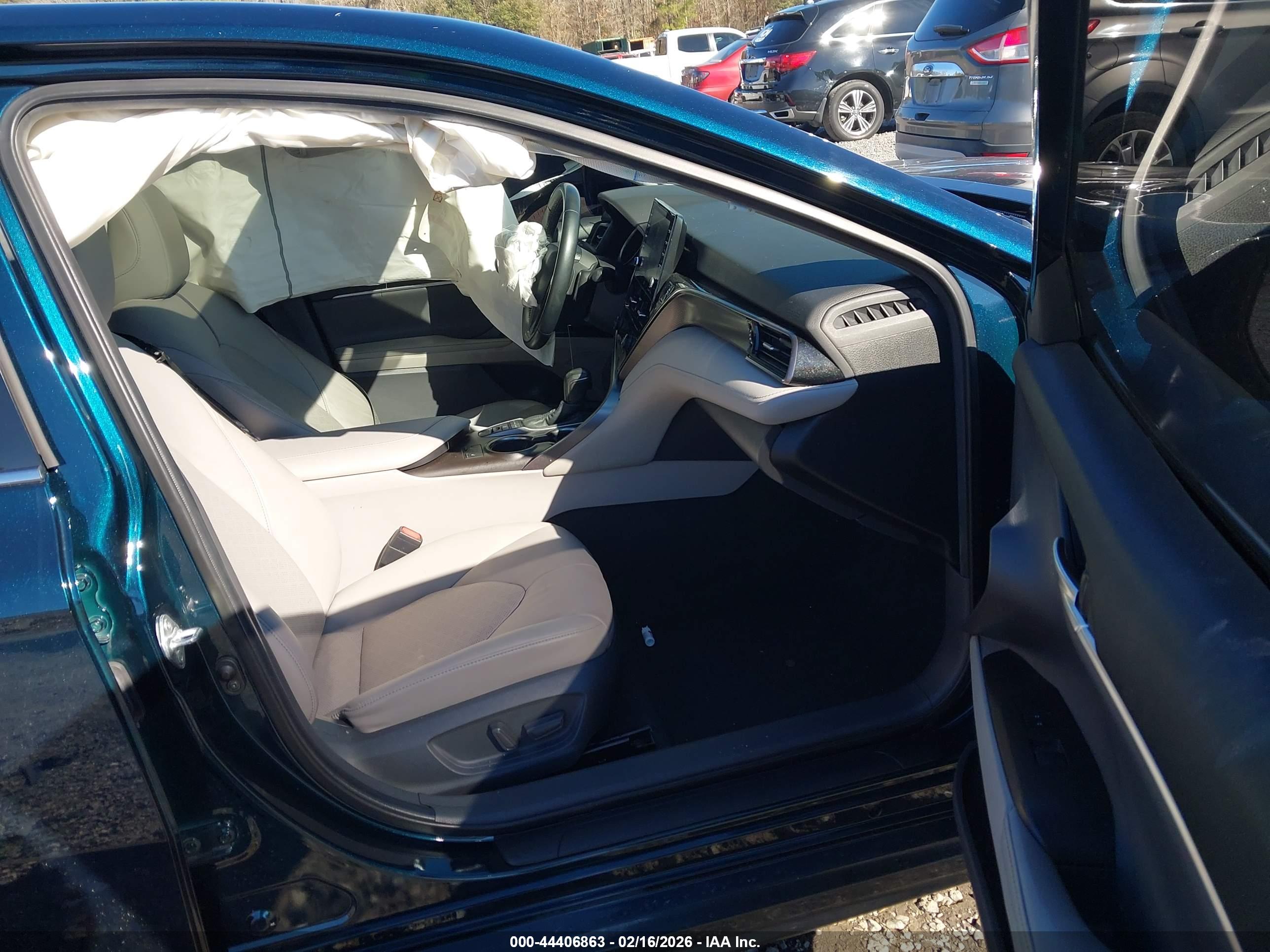 TOYOTA CAMRY image 5