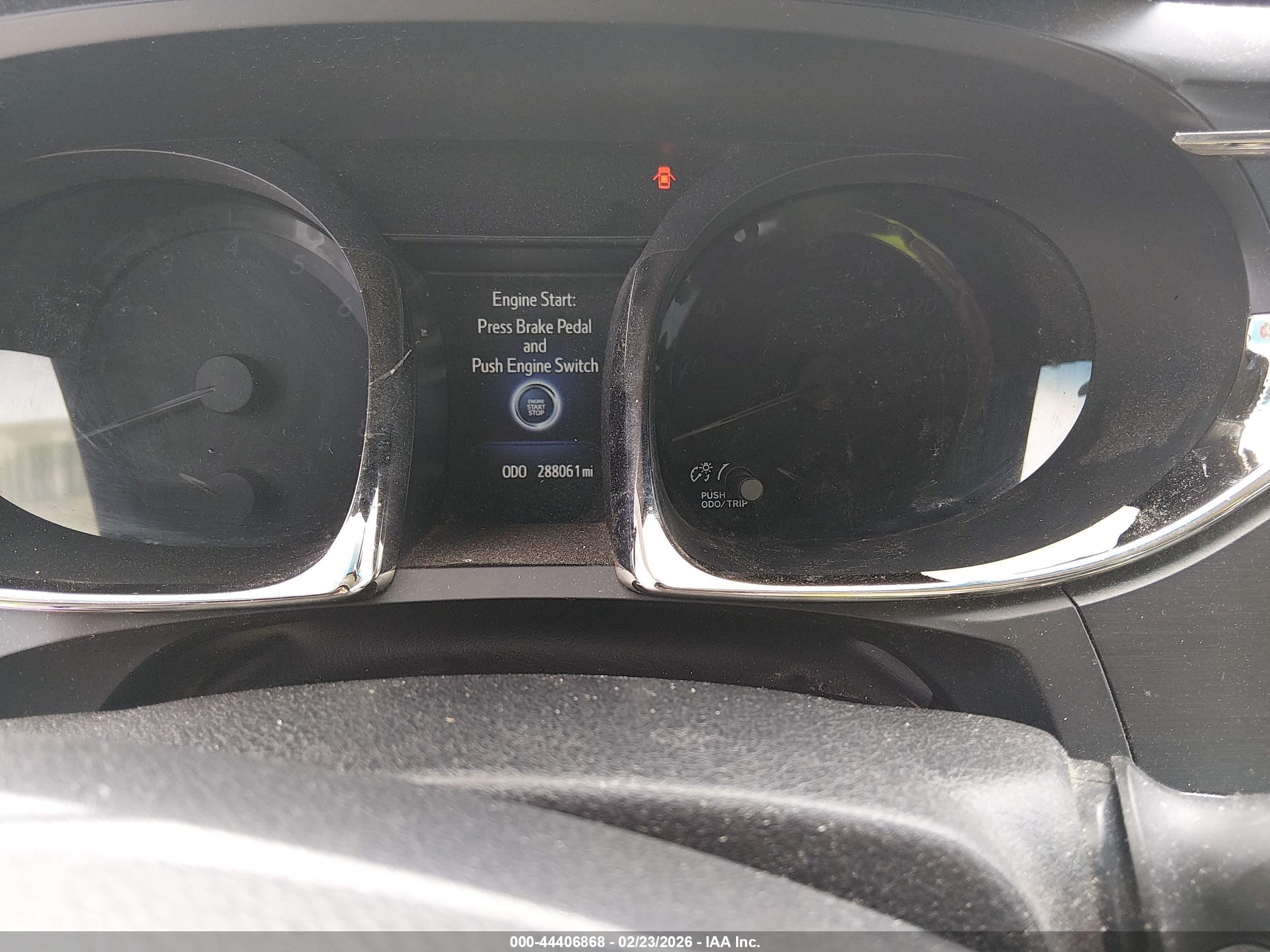 TOYOTA AVALON image 7
