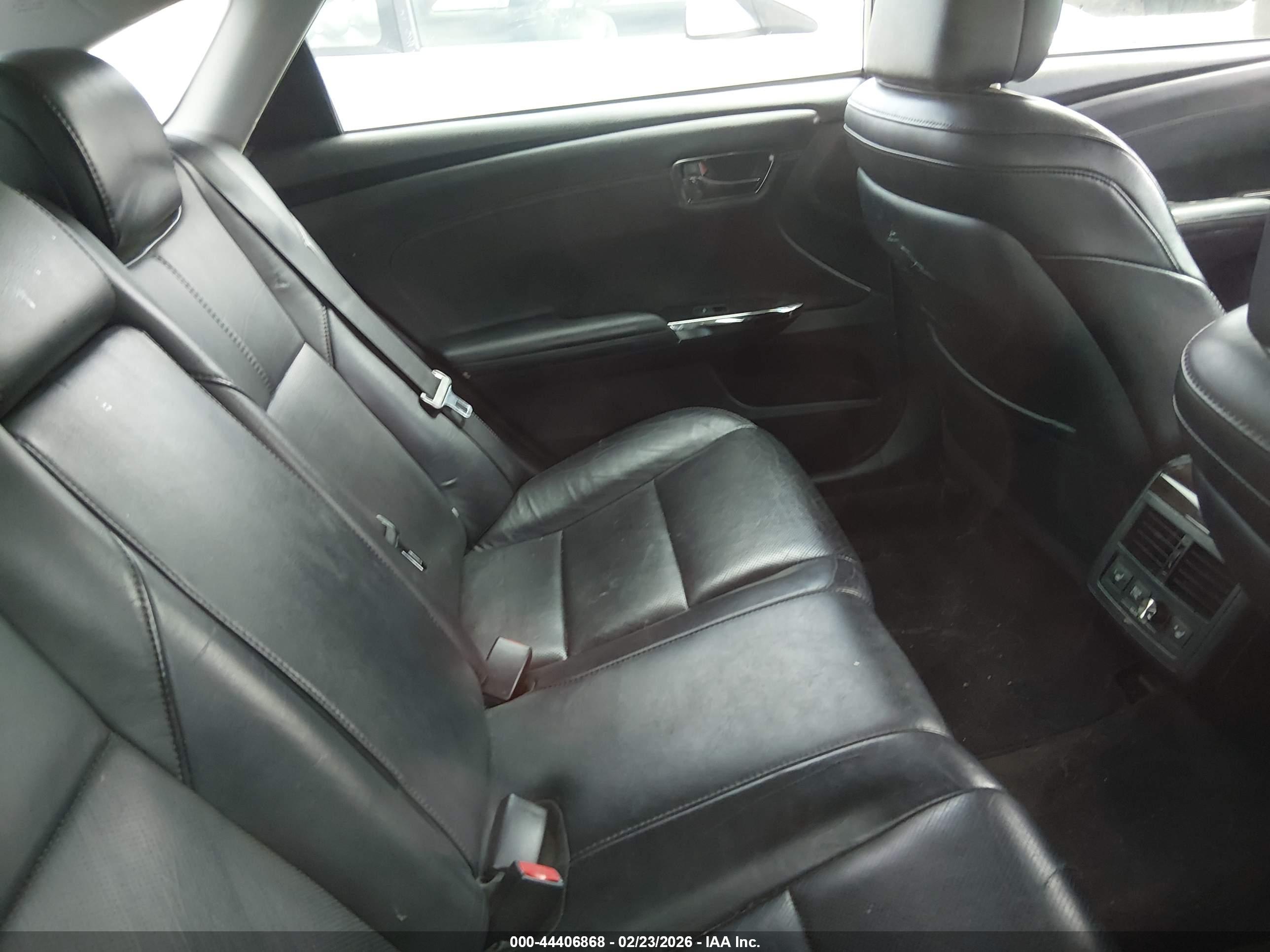 TOYOTA AVALON image 8