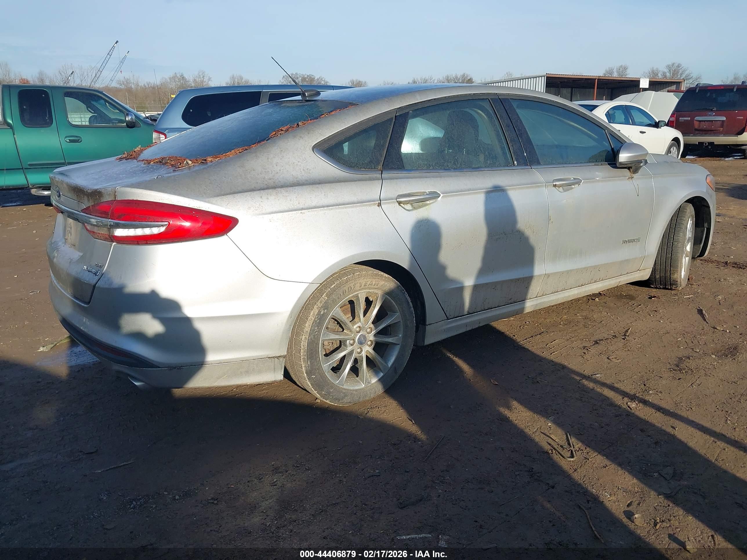 FORD FUSION image 4