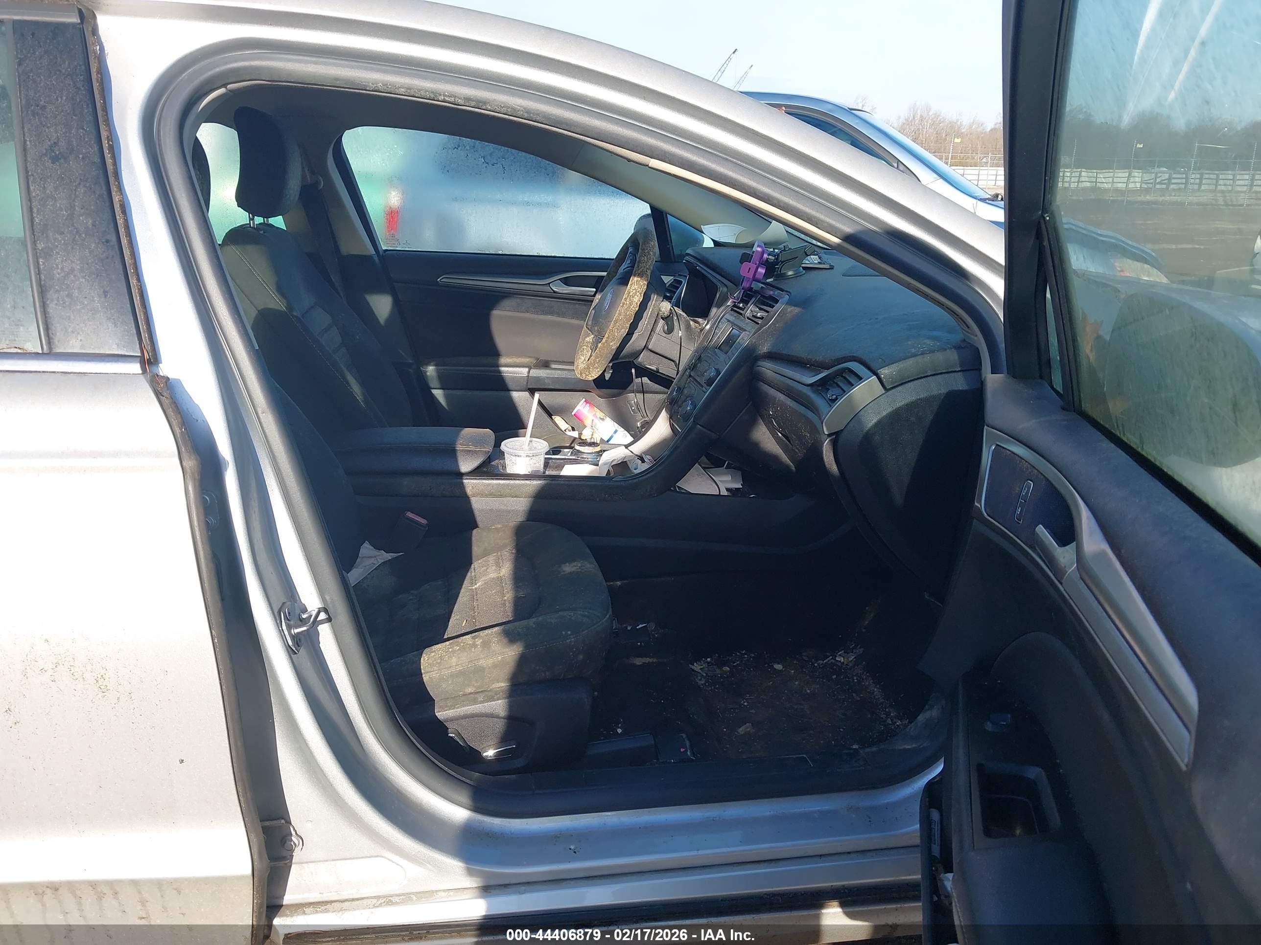 FORD FUSION image 5