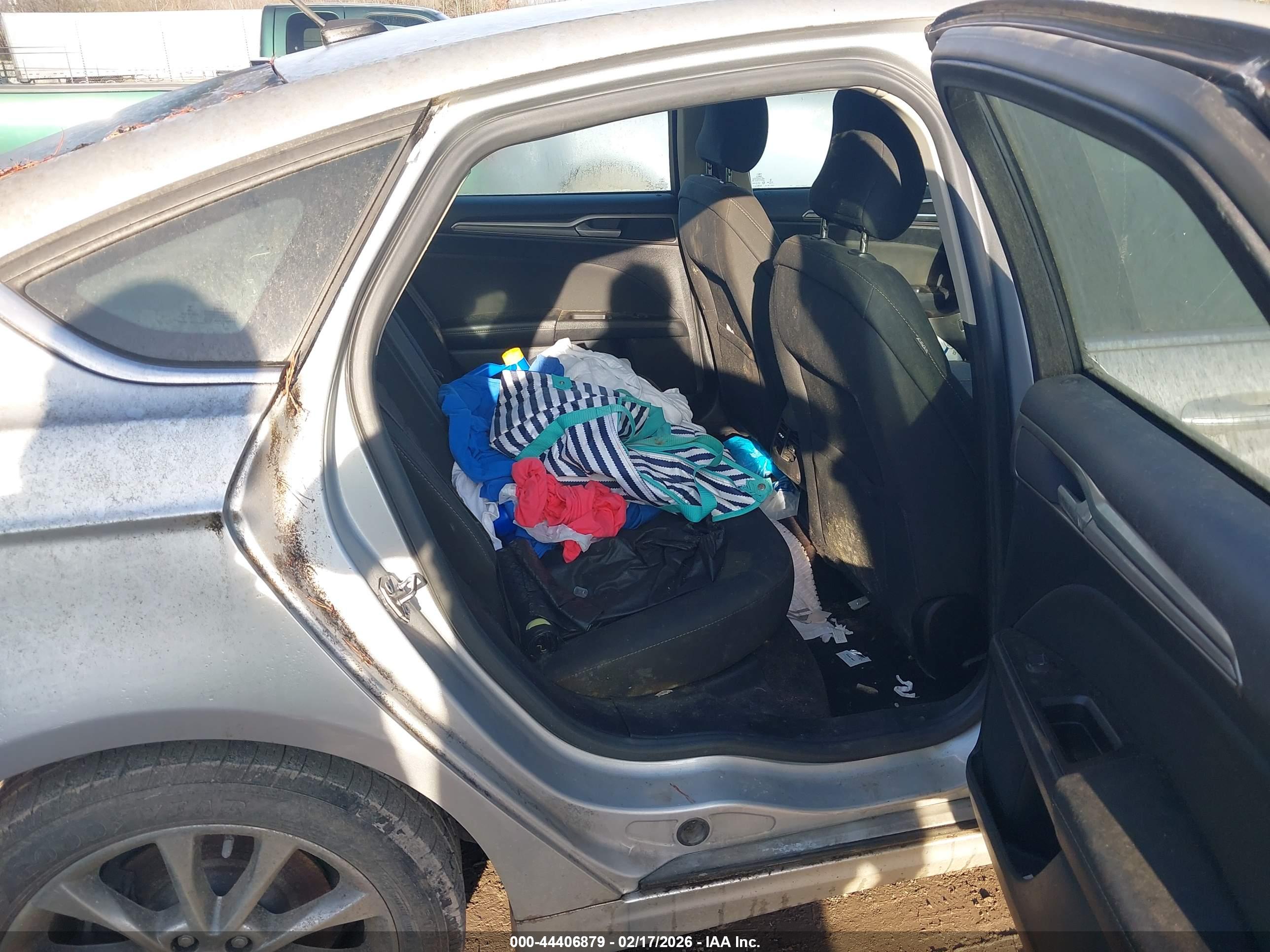 FORD FUSION image 8