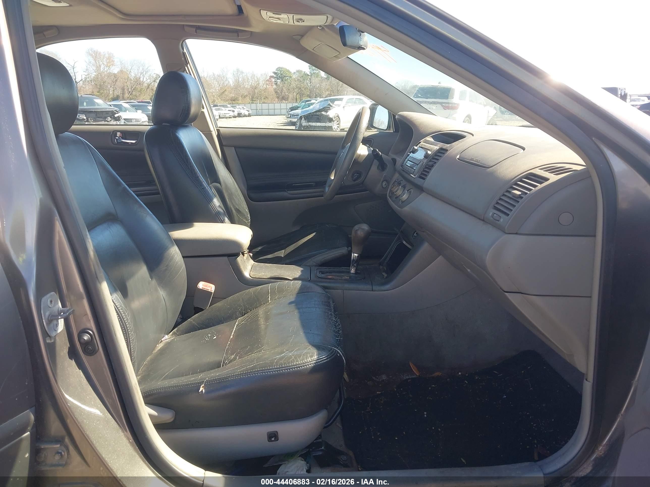 TOYOTA CAMRY image 5