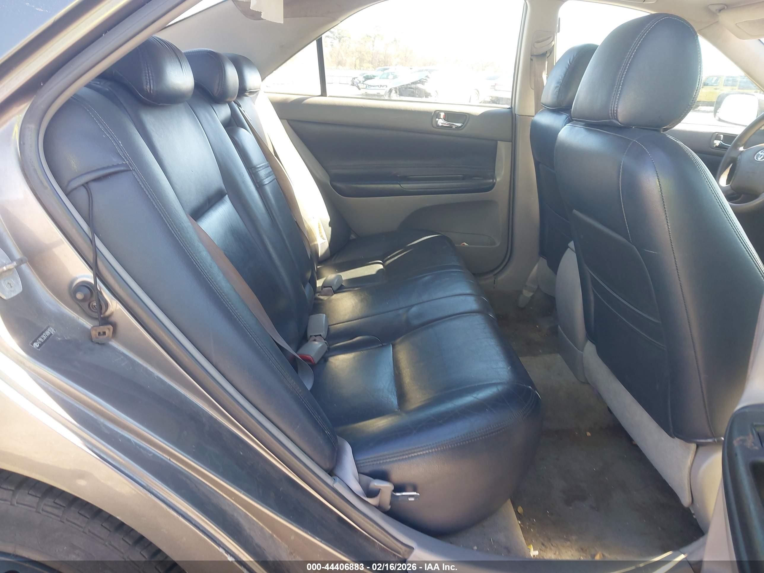 TOYOTA CAMRY image 8