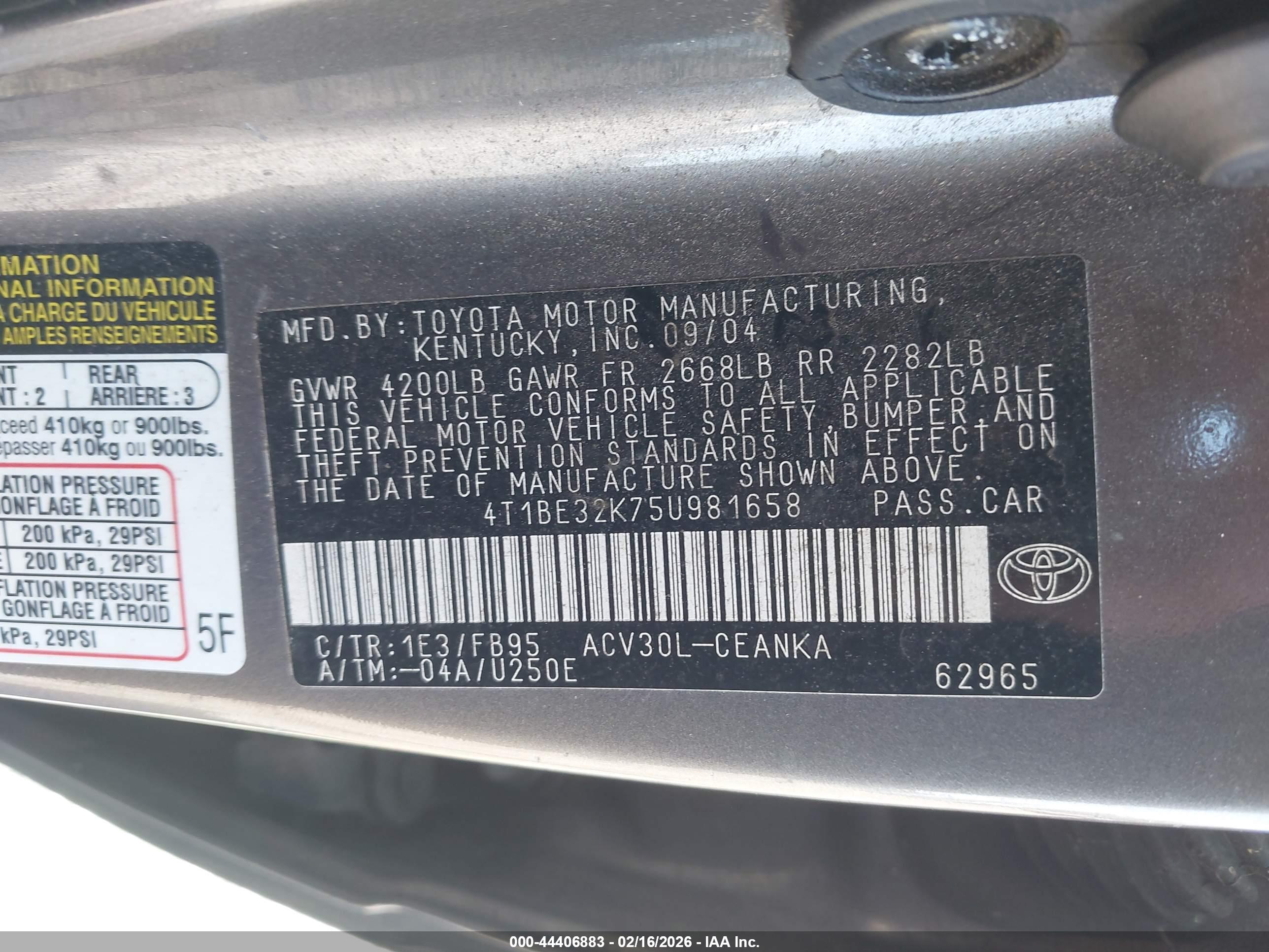 TOYOTA CAMRY image 9