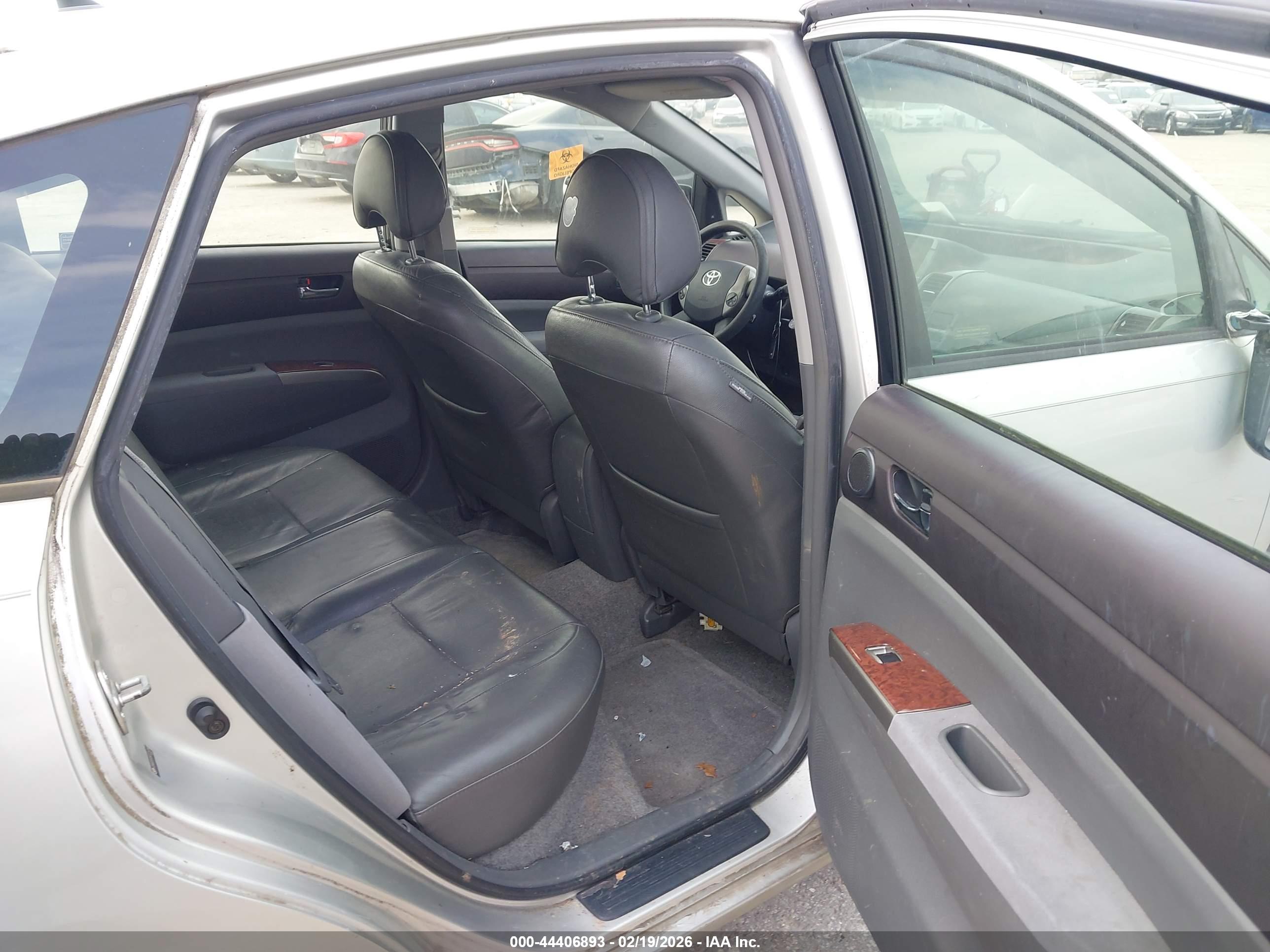 TOYOTA PRIUS image 8