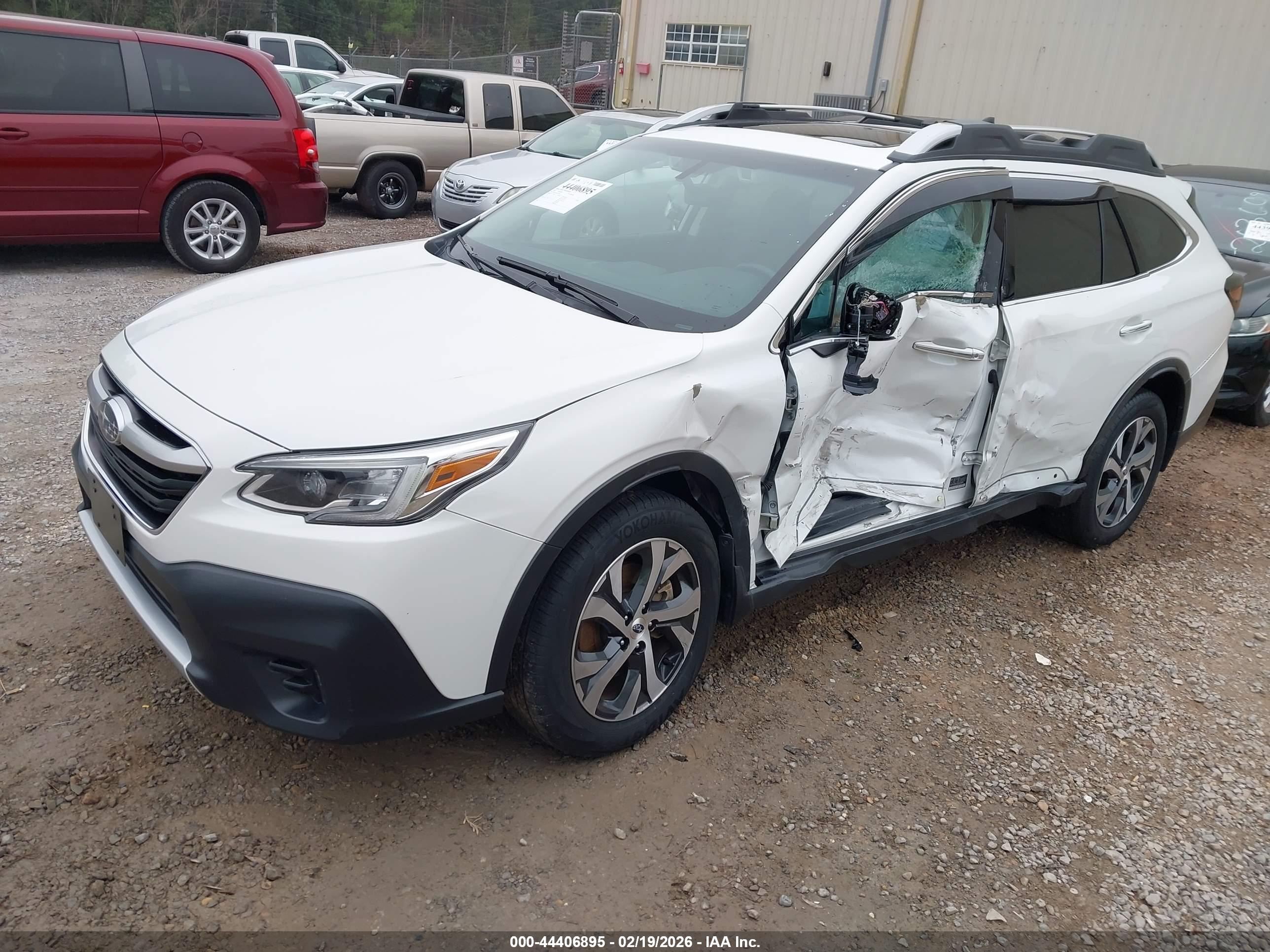 SUBARU OUTBACK image 2