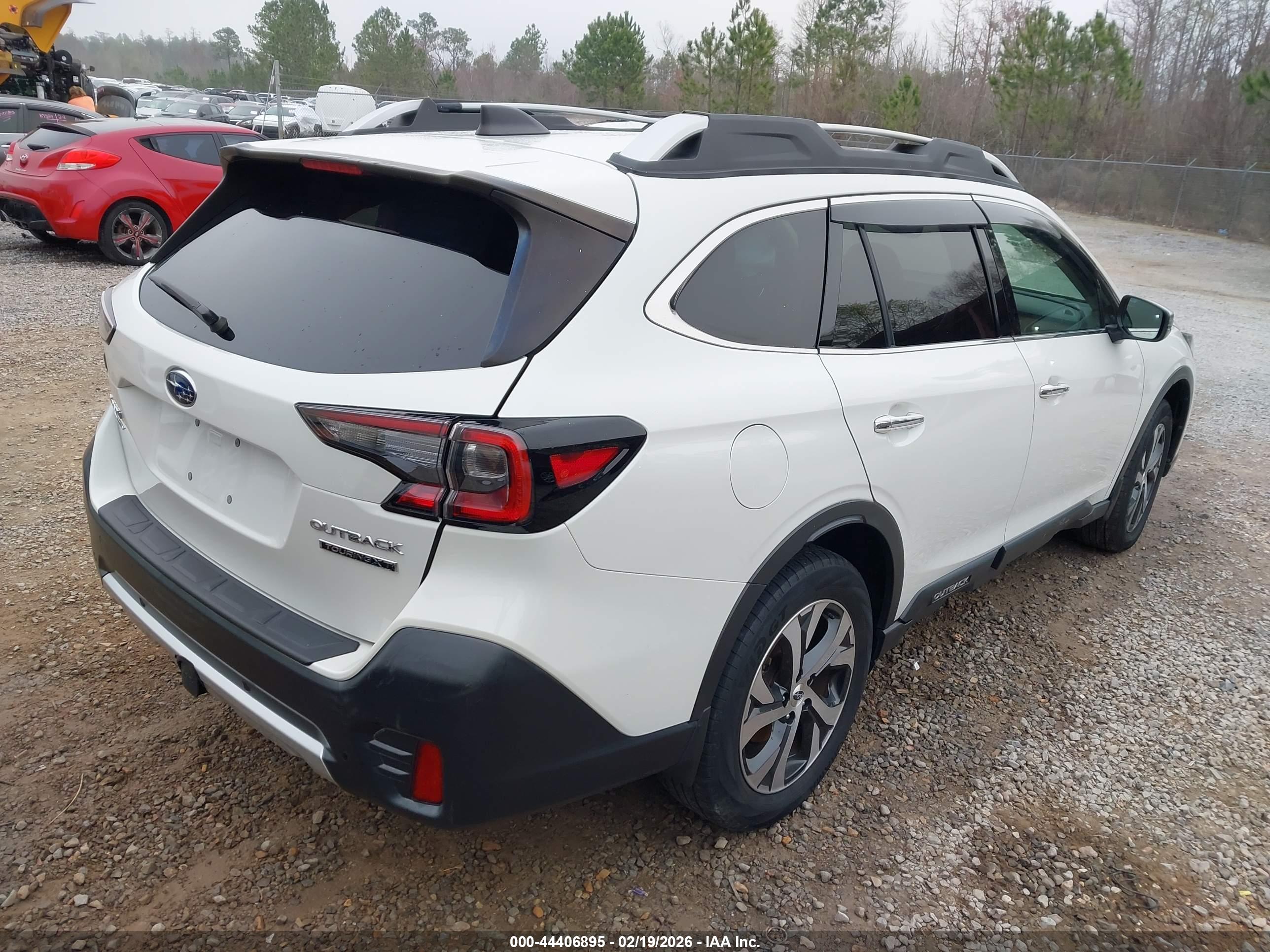 SUBARU OUTBACK image 4