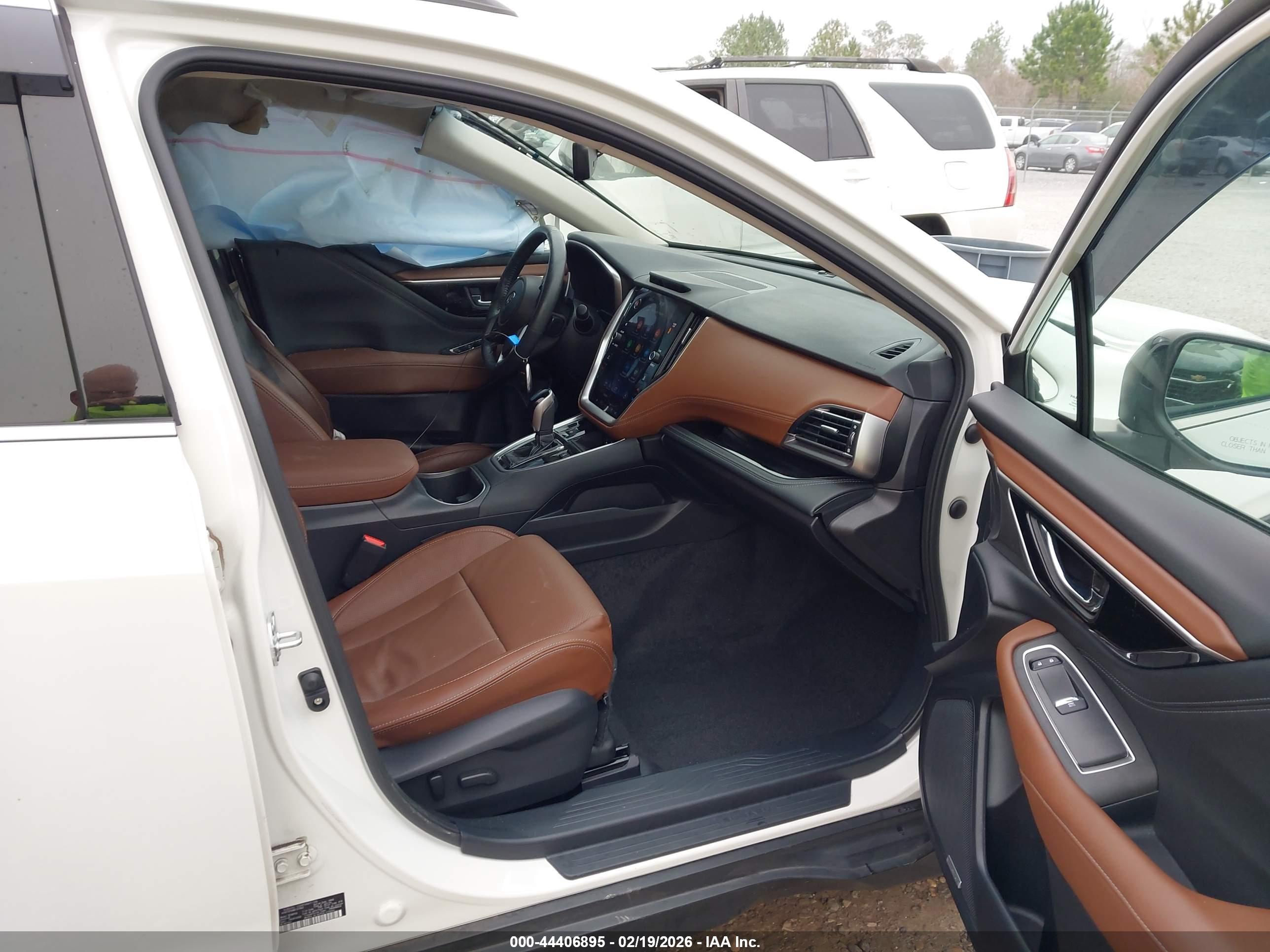 SUBARU OUTBACK image 5