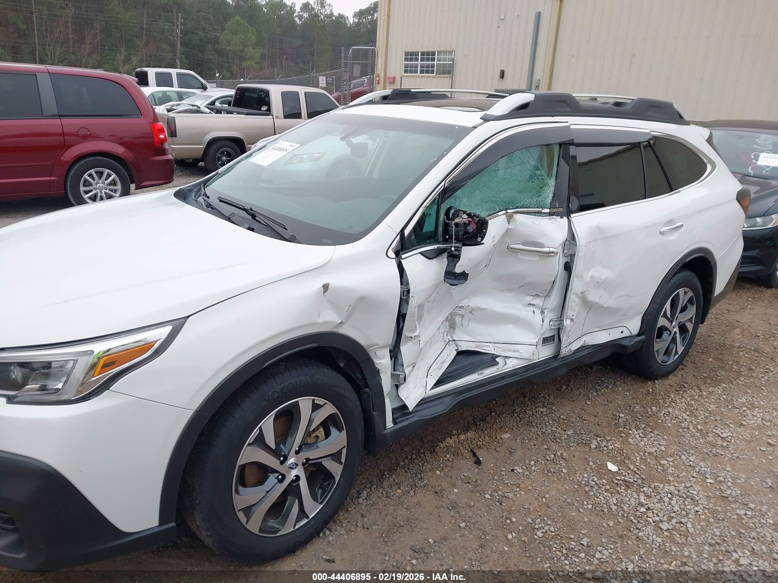 SUBARU OUTBACK image 6