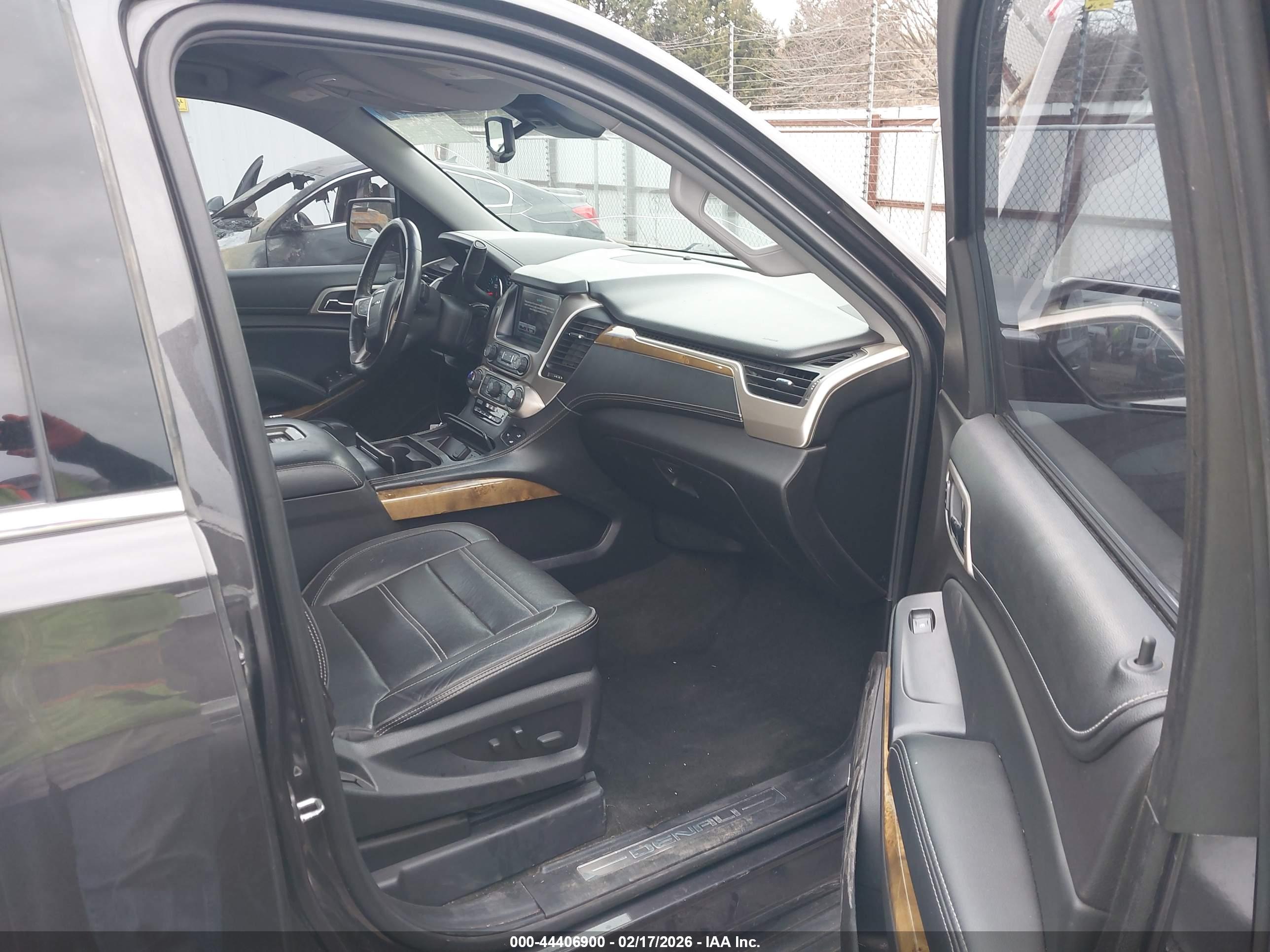 GMC YUKON image 5
