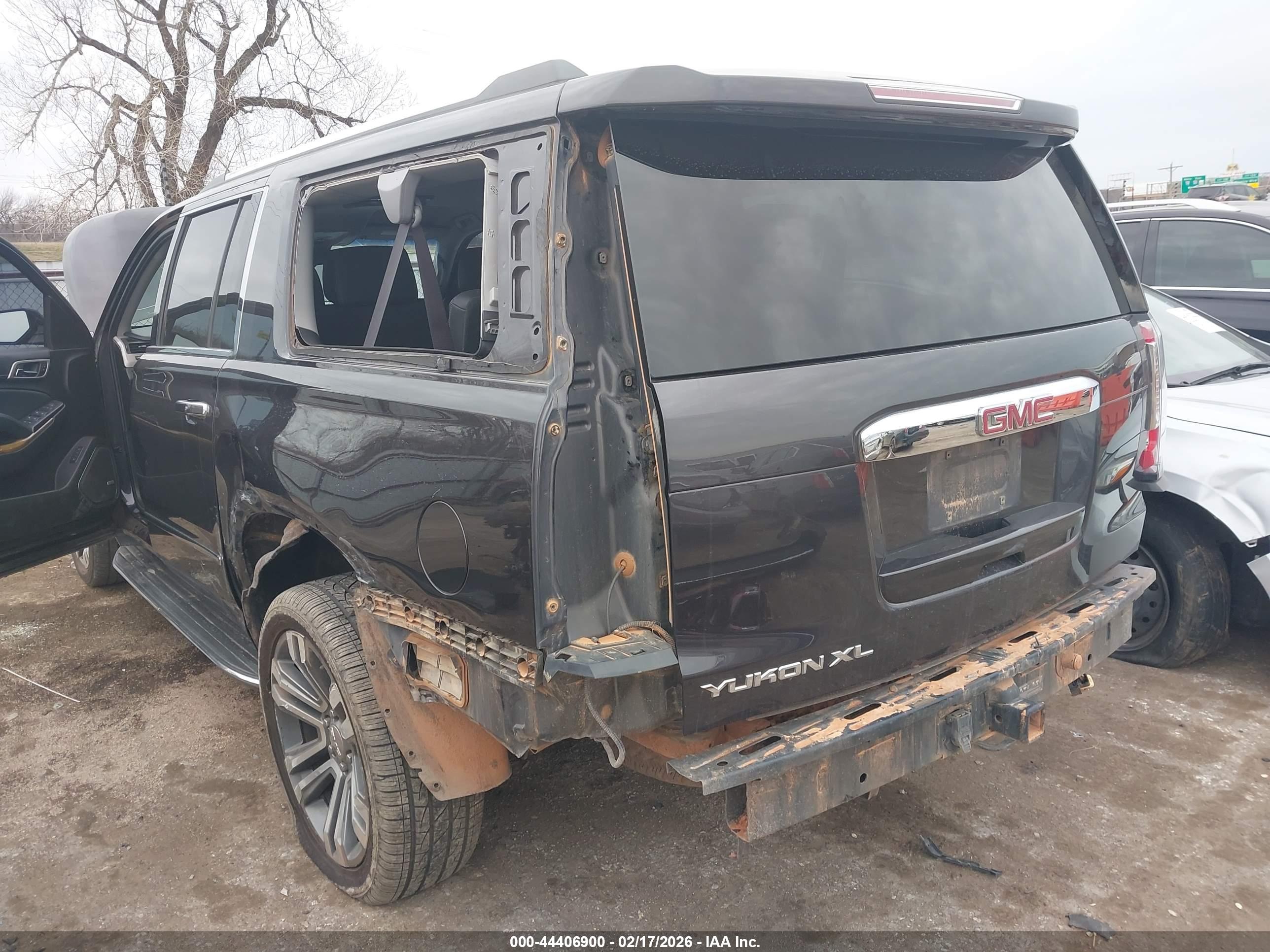GMC YUKON image 6