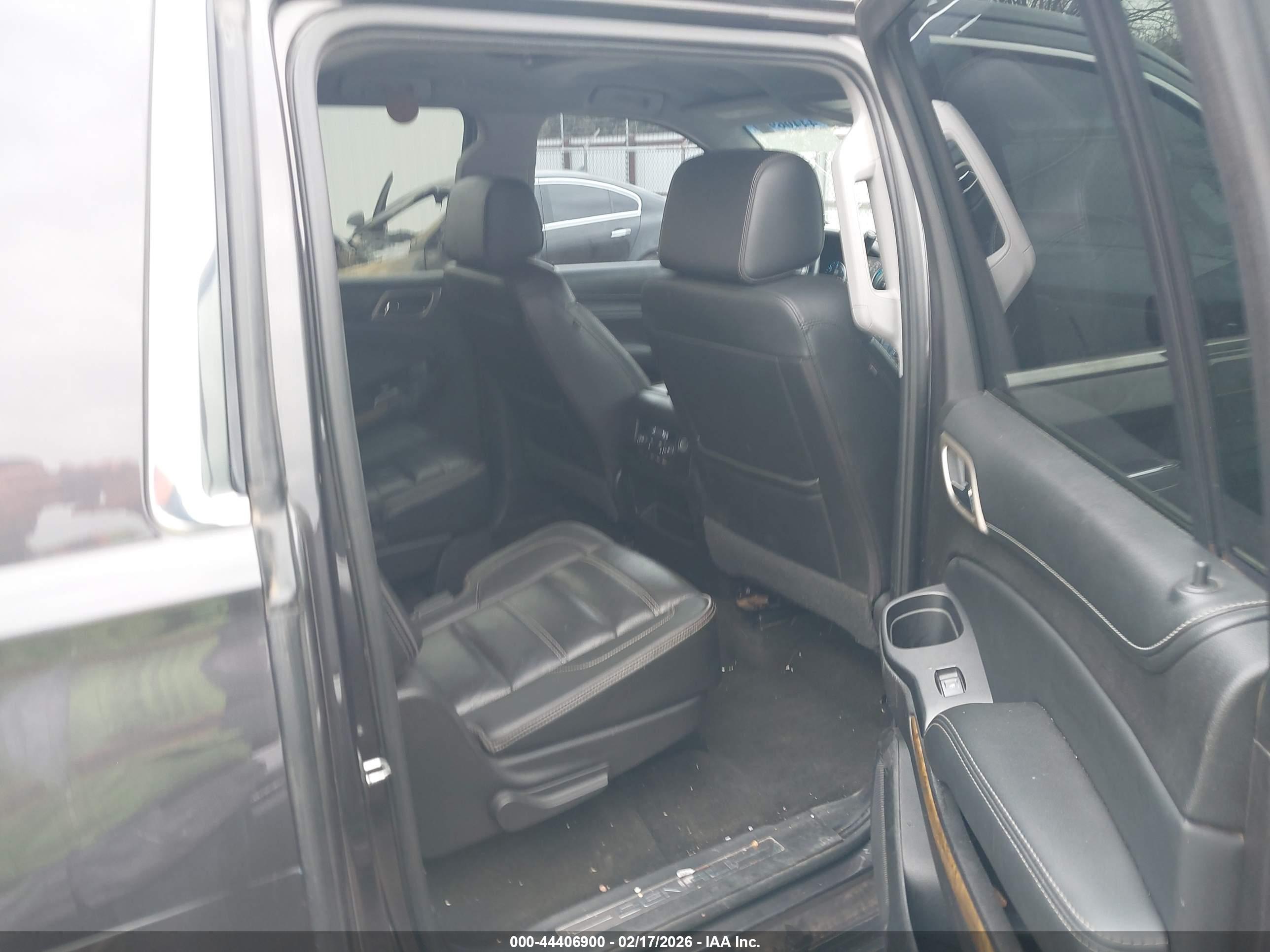 GMC YUKON image 8