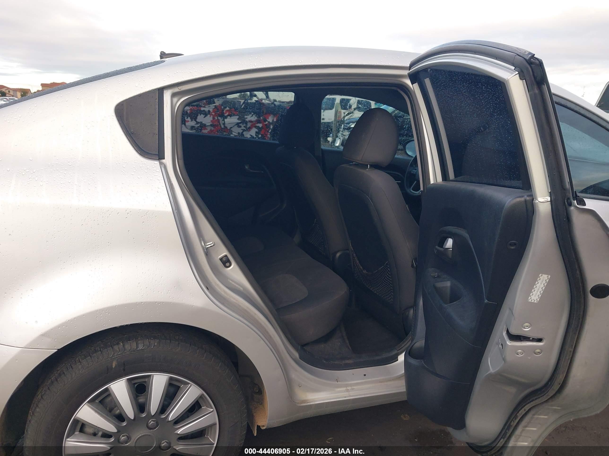KIA RIO image 8