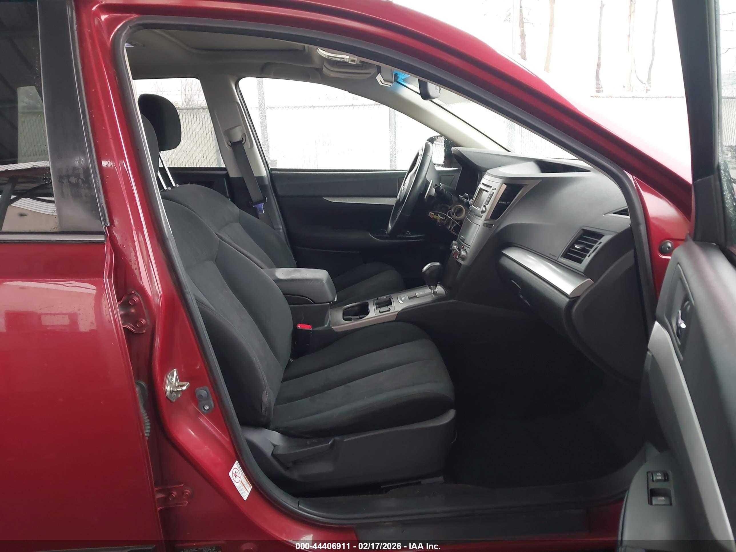 SUBARU OUTBACK image 5