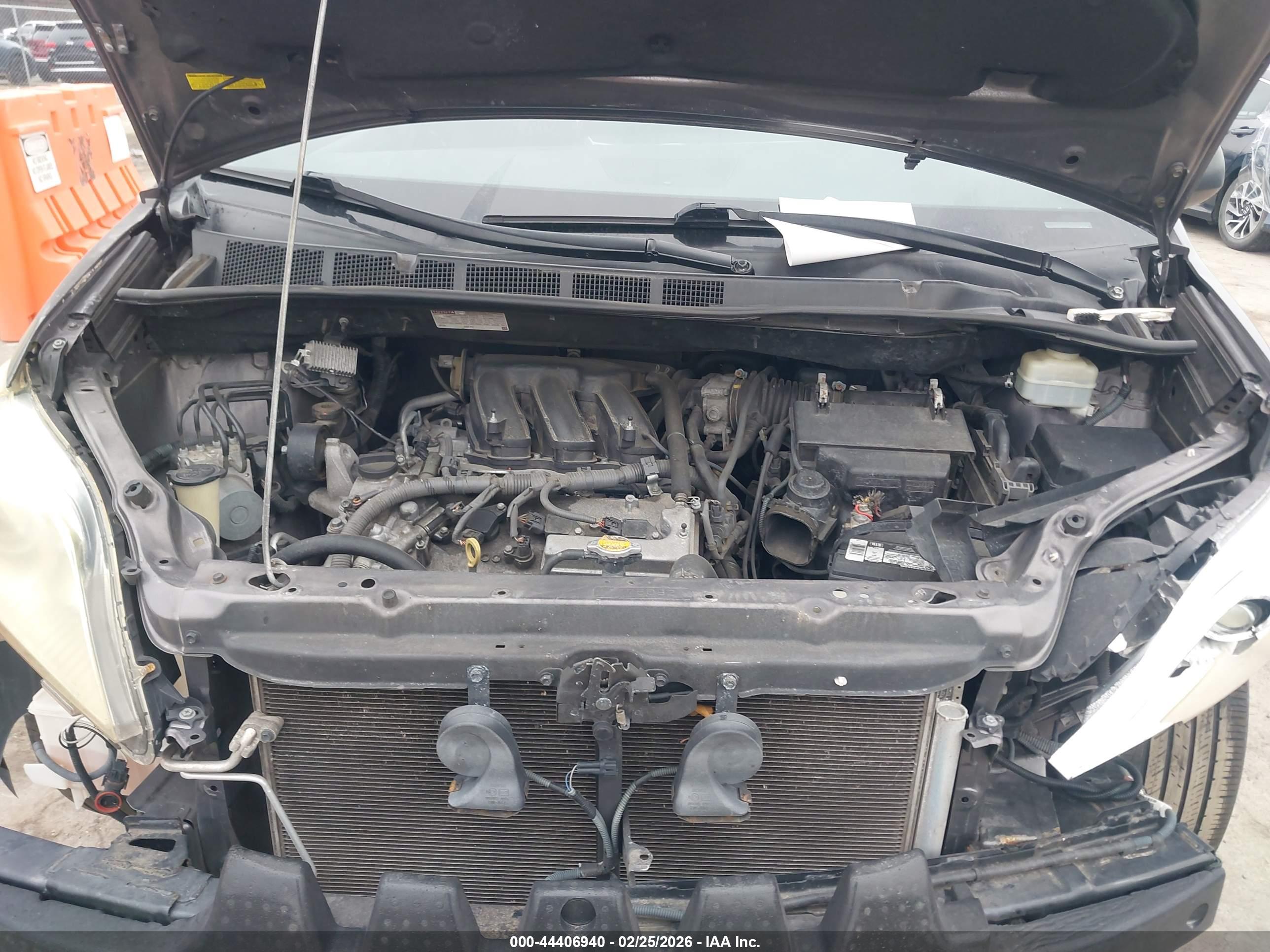 TOYOTA SIENNA image 10