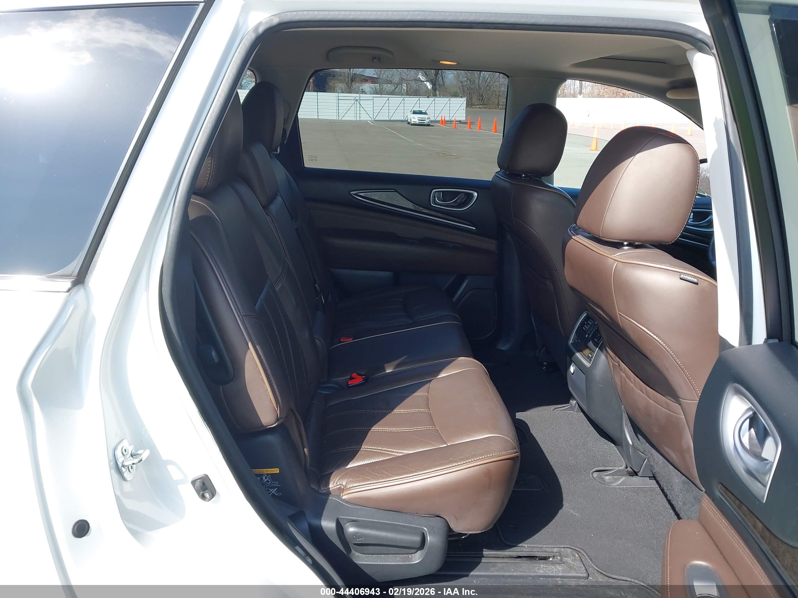 INFINITI JX35 image 8