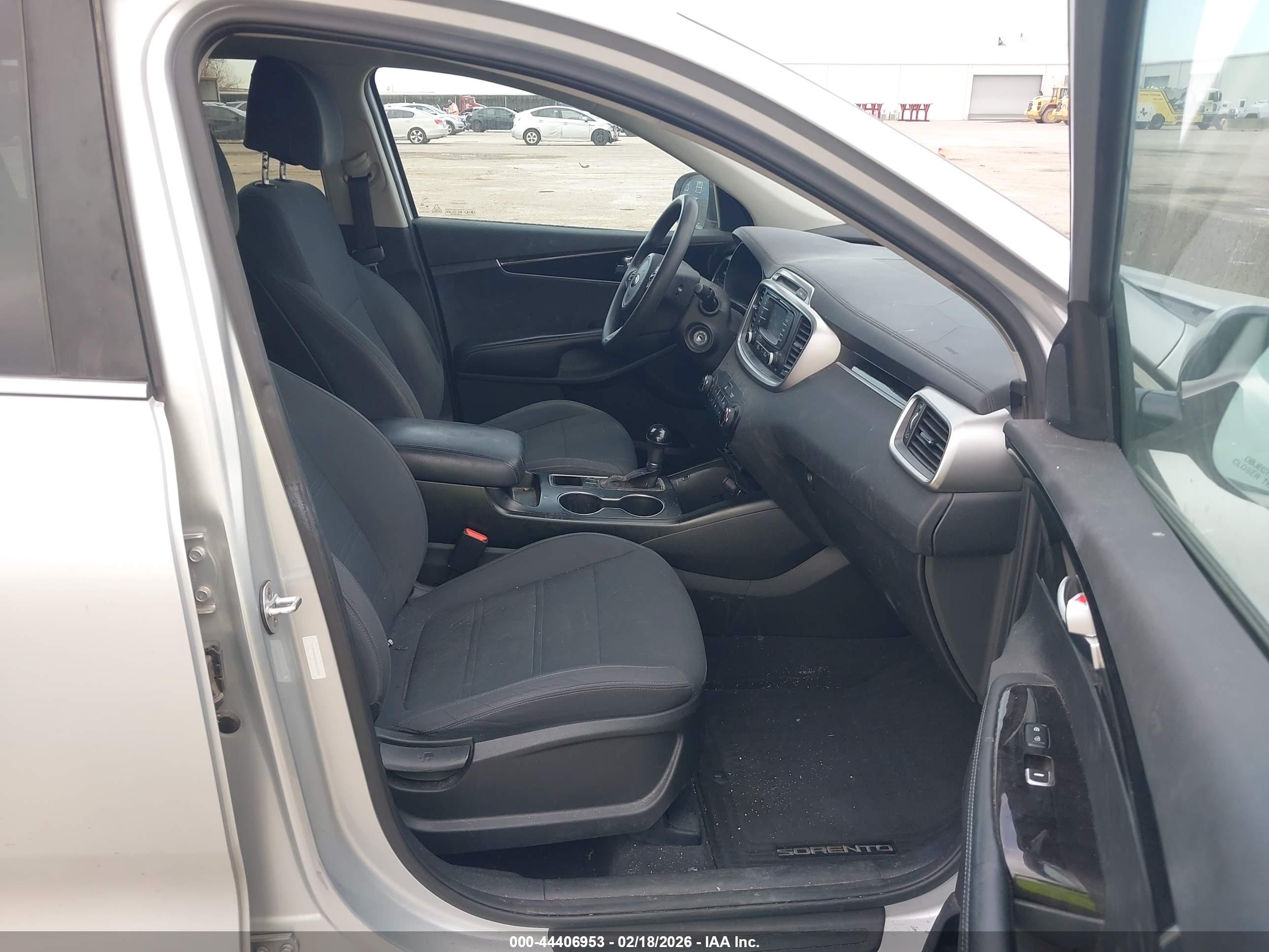 KIA SORENTO image 5
